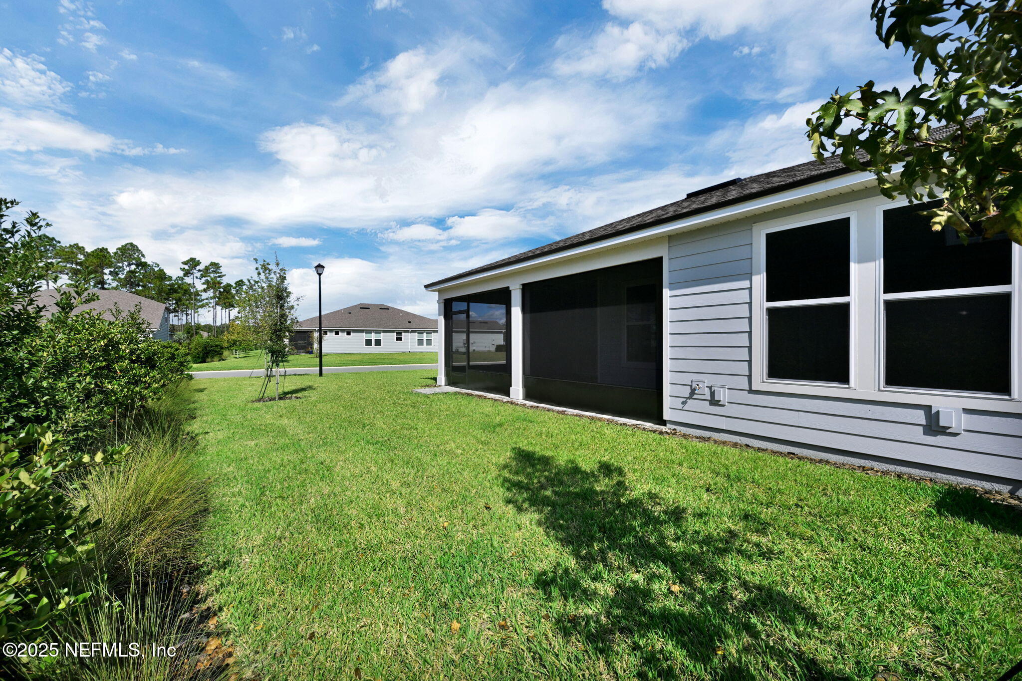 208 CURVED BAY Trail