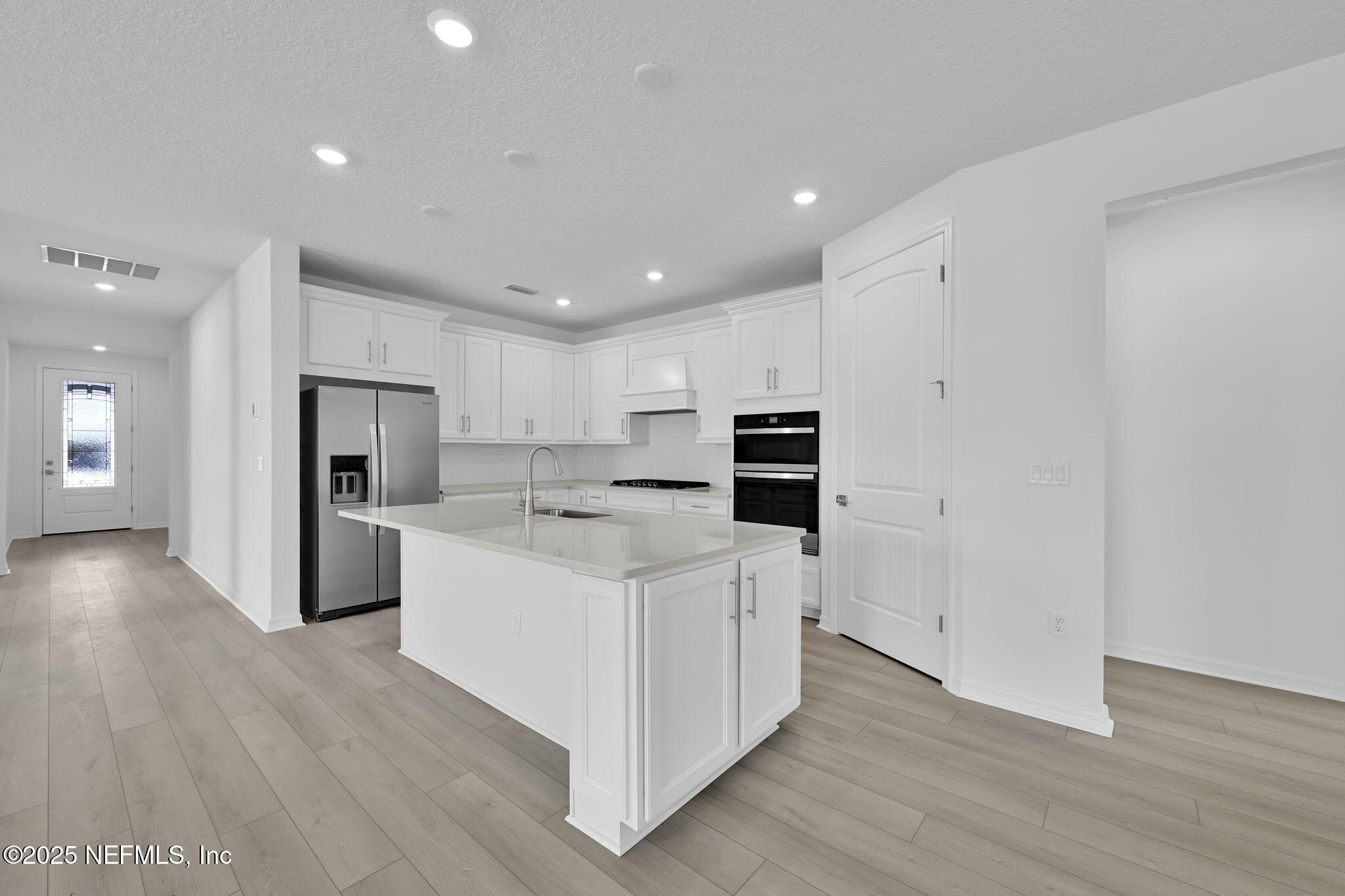 208 CURVED BAY Trail