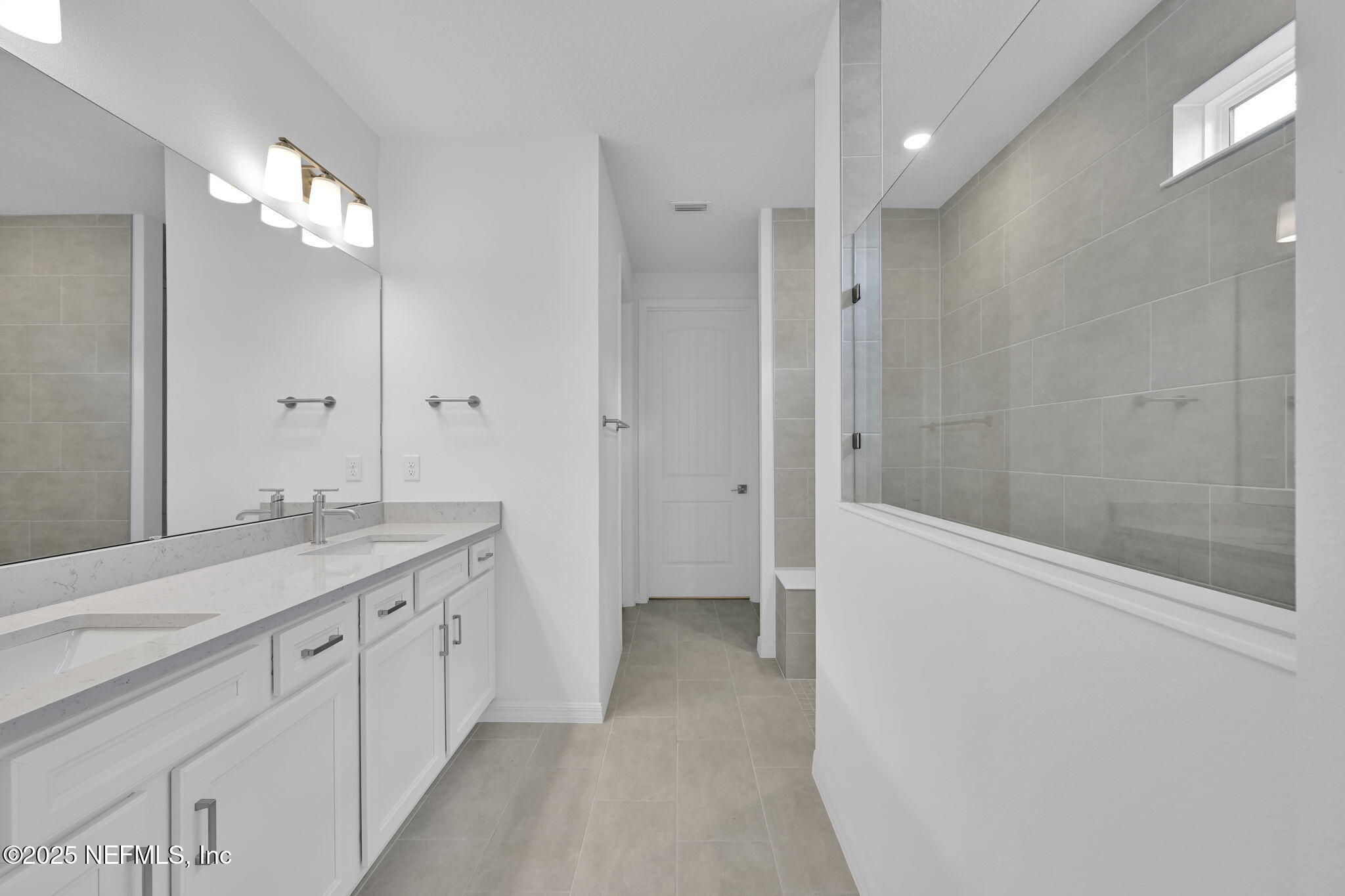 208 CURVED BAY Trail