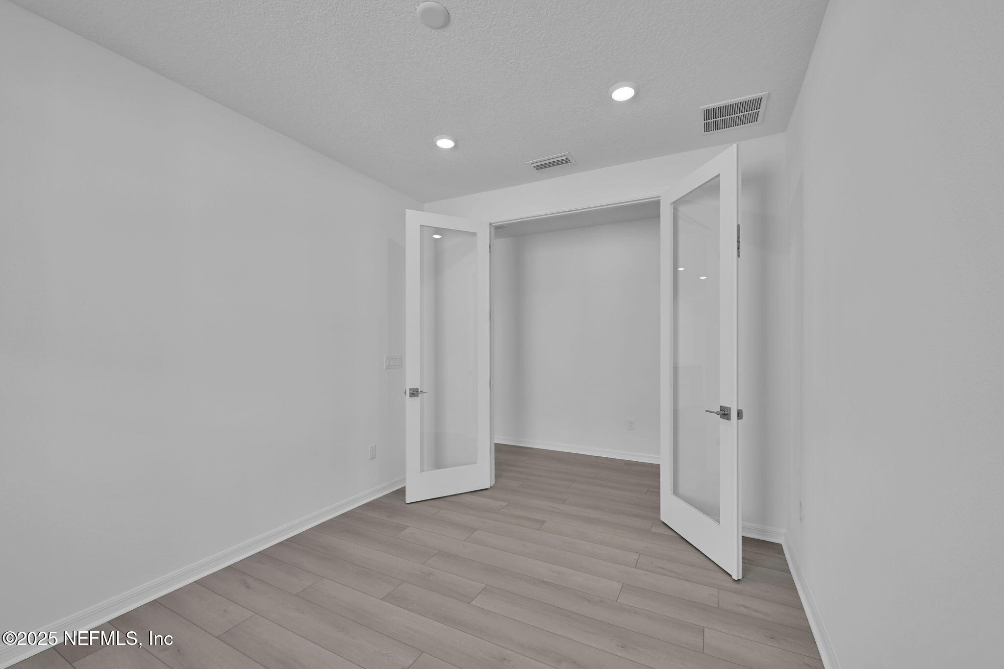 271 CURVED BAY Trail