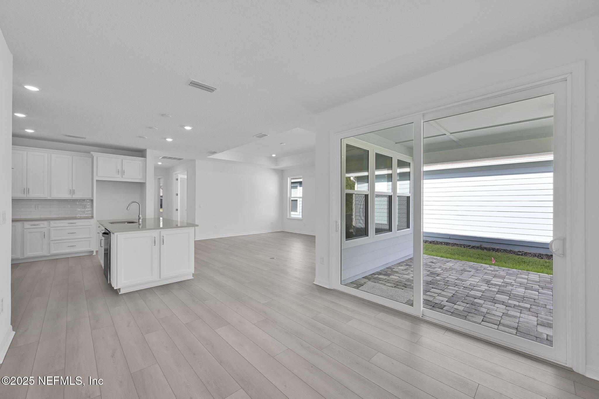 271 CURVED BAY Trail