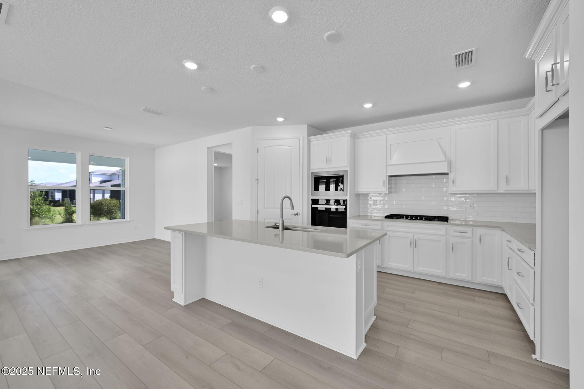 271 CURVED BAY Trail