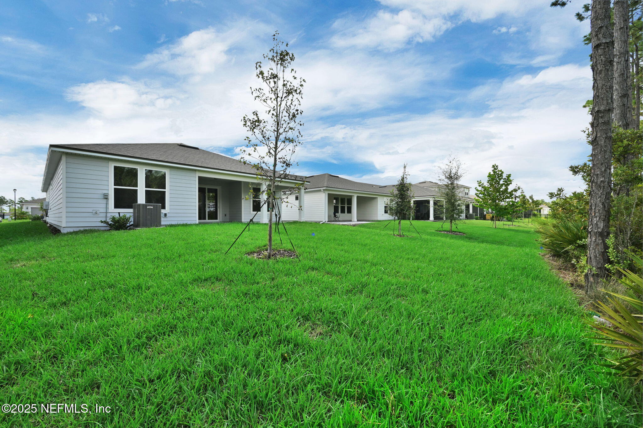 916 CURVED BAY Trail