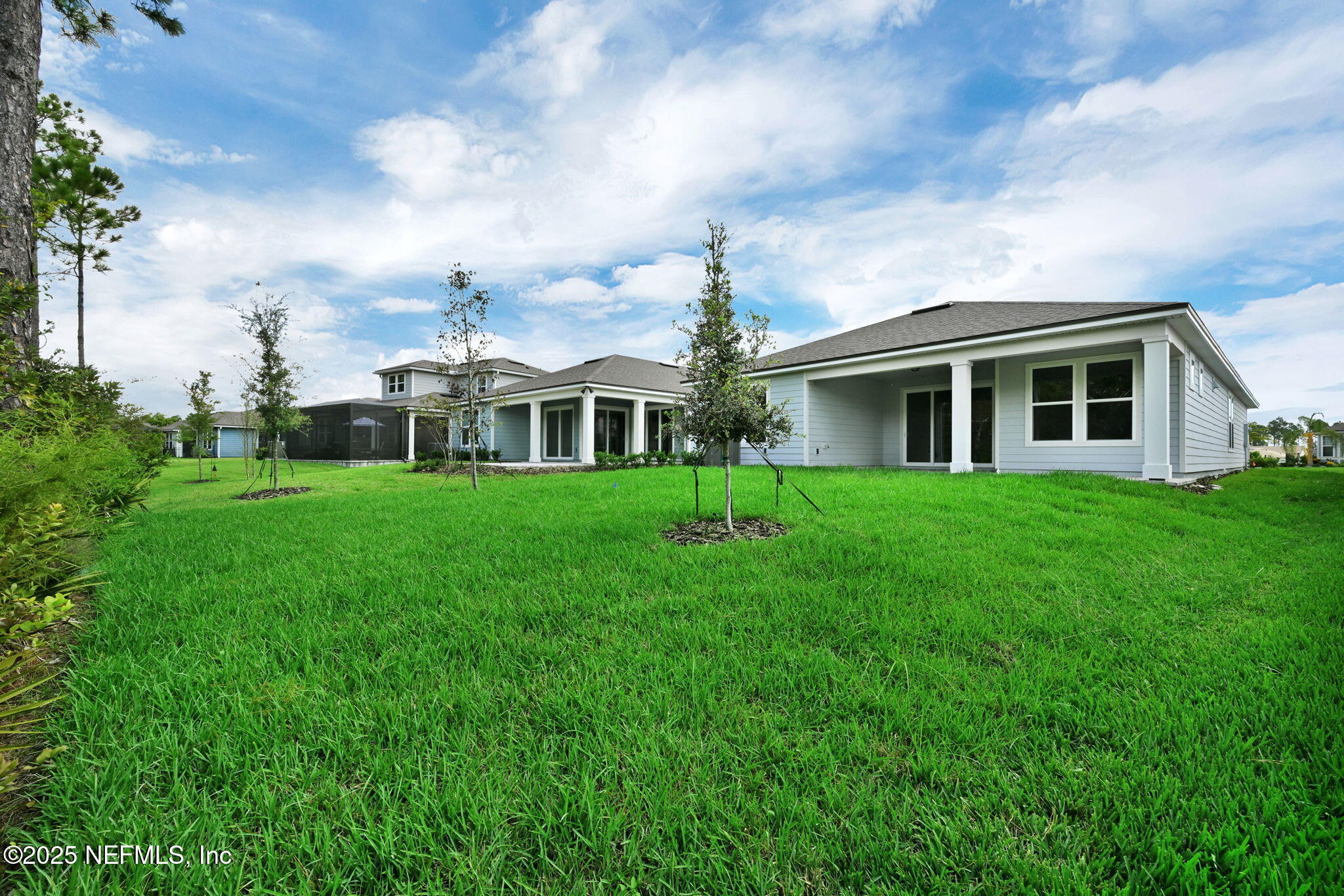 916 CURVED BAY Trail