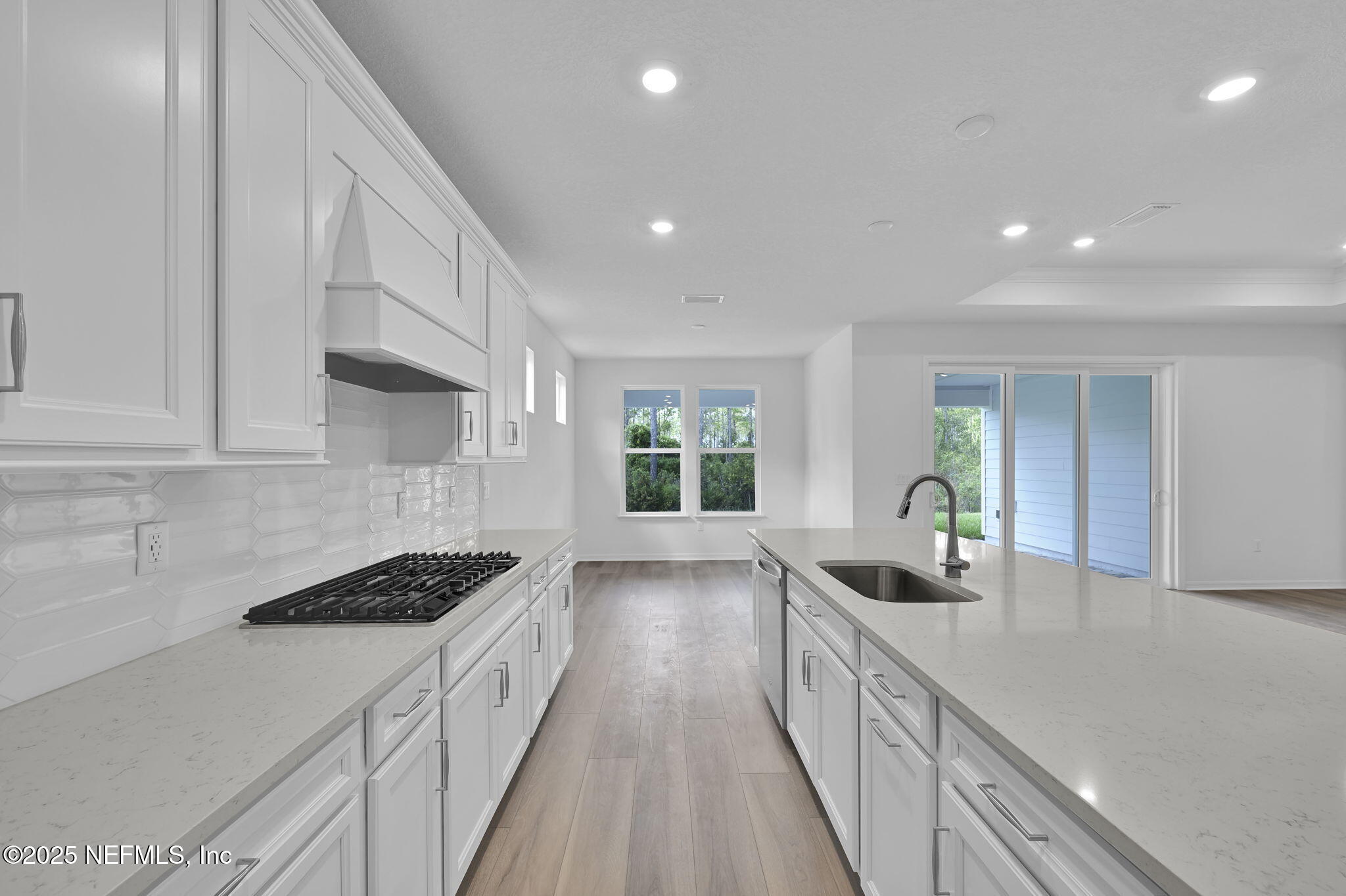 916 CURVED BAY Trail