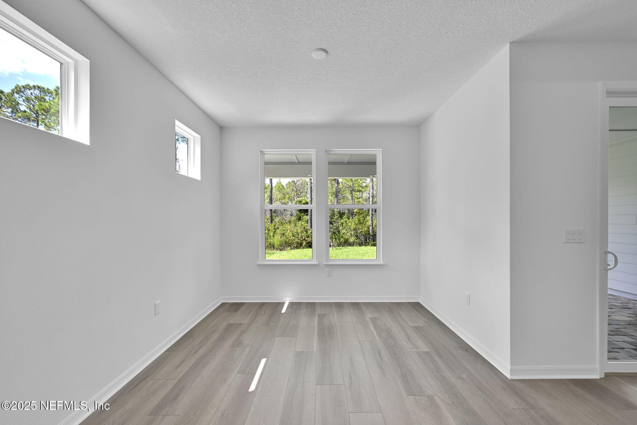 916 CURVED BAY Trail