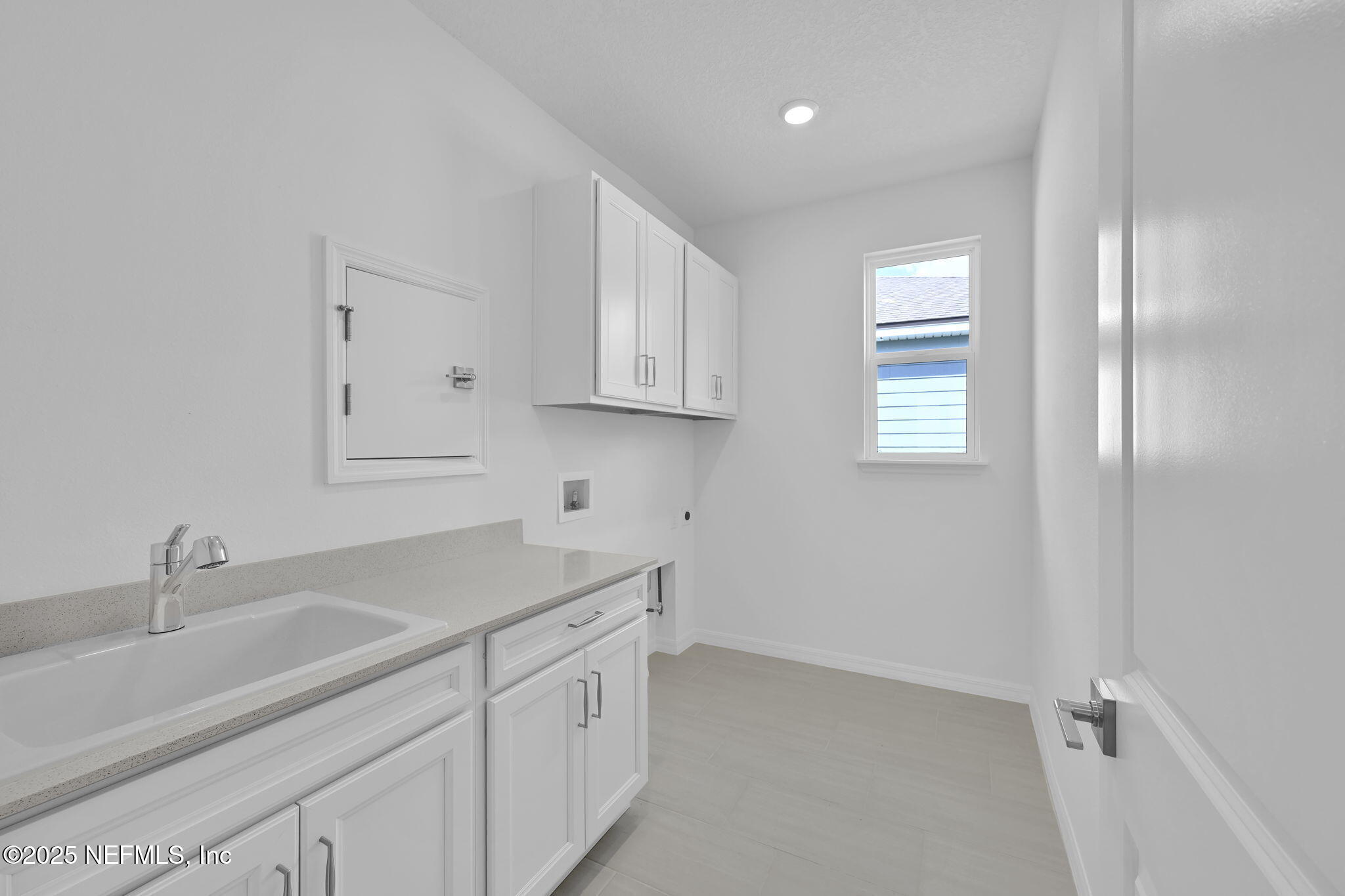 916 CURVED BAY Trail