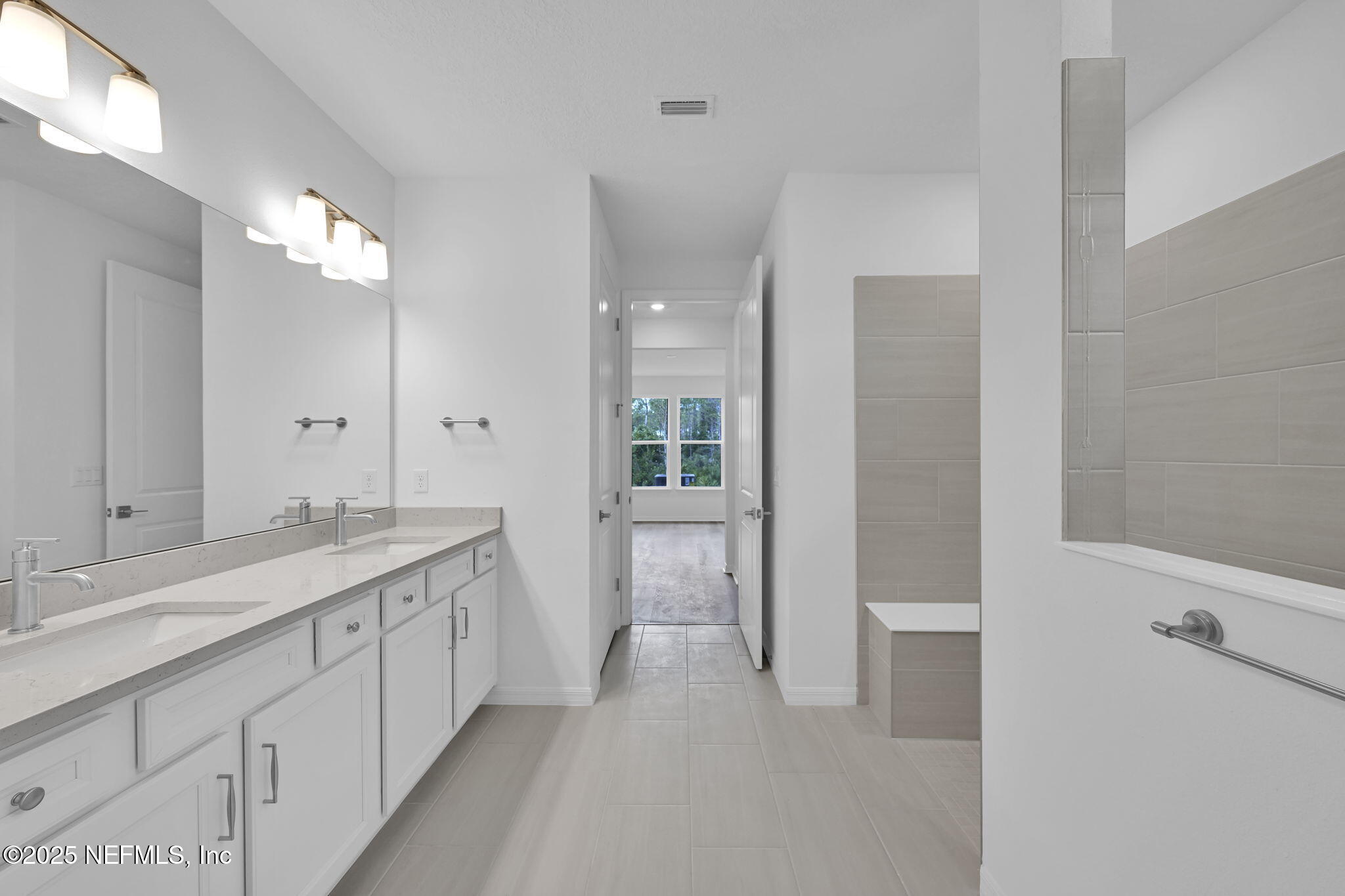 916 CURVED BAY Trail