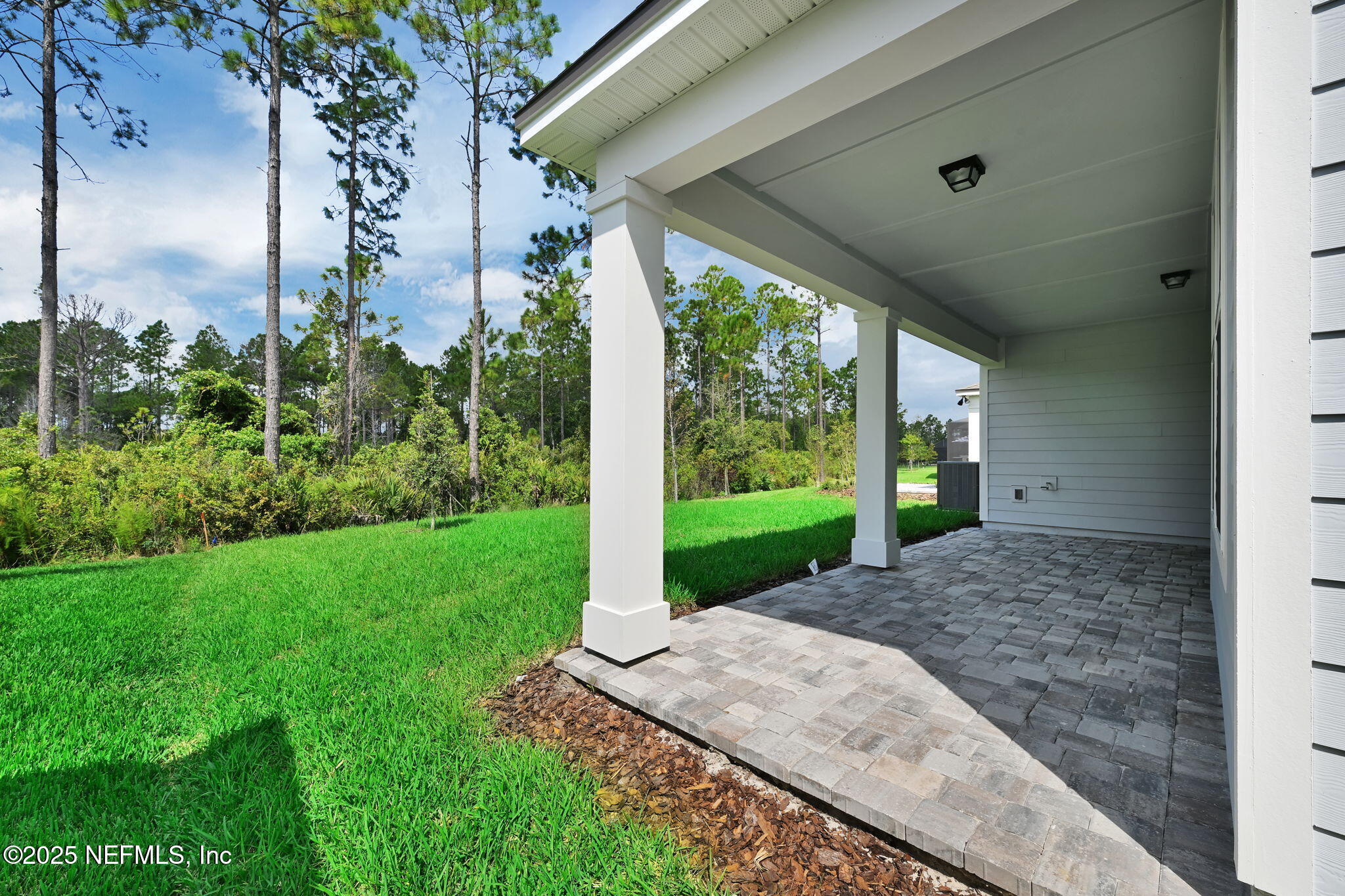 916 CURVED BAY Trail