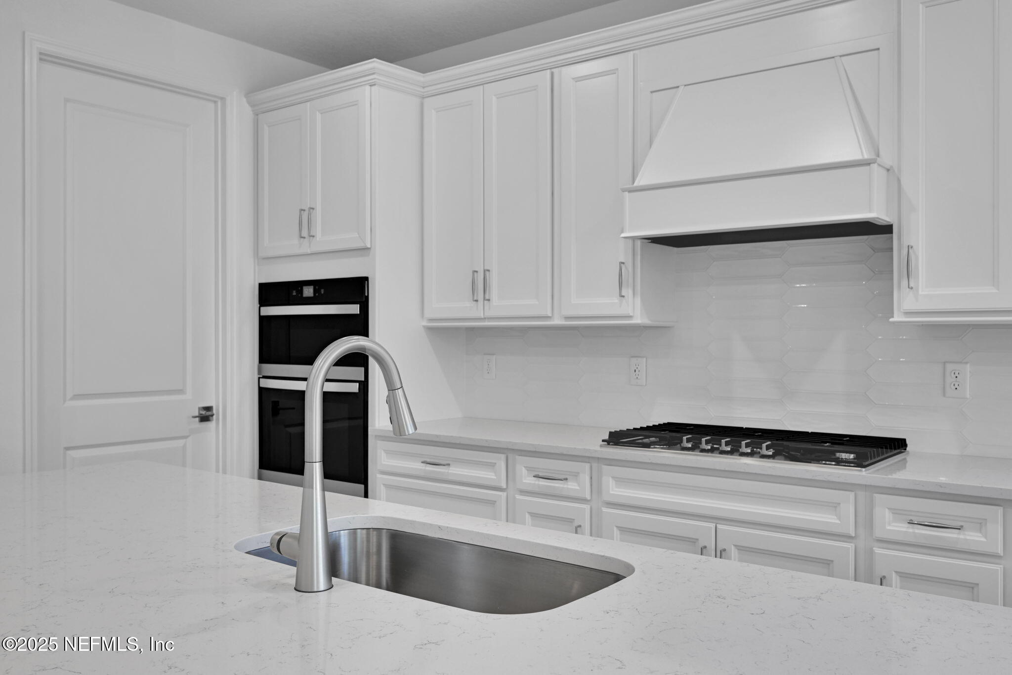 916 CURVED BAY Trail