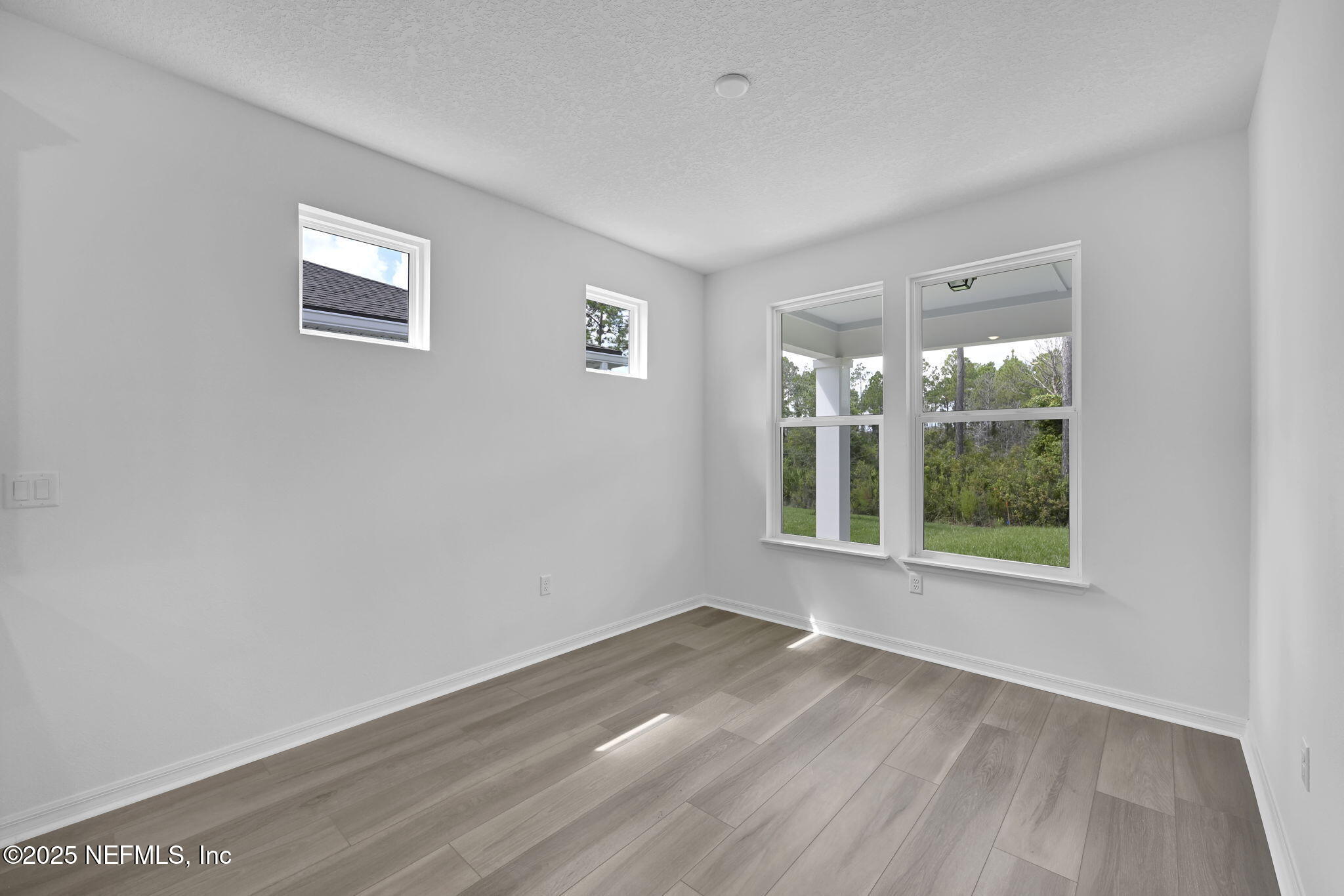 916 CURVED BAY Trail