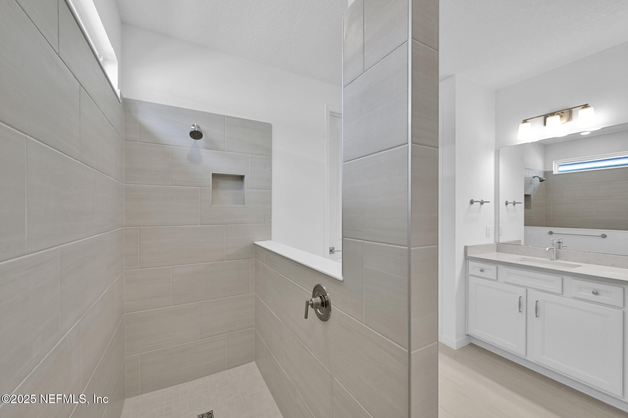 916 CURVED BAY Trail