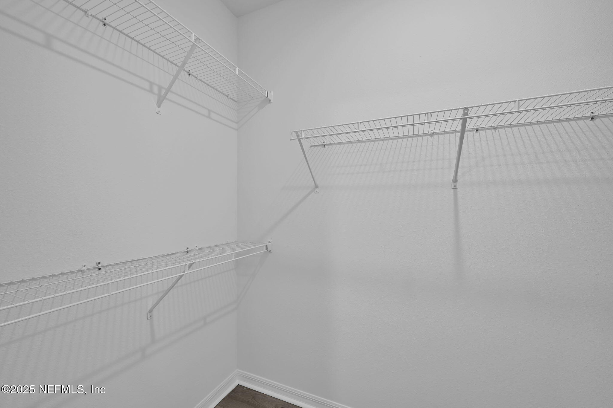 916 CURVED BAY Trail