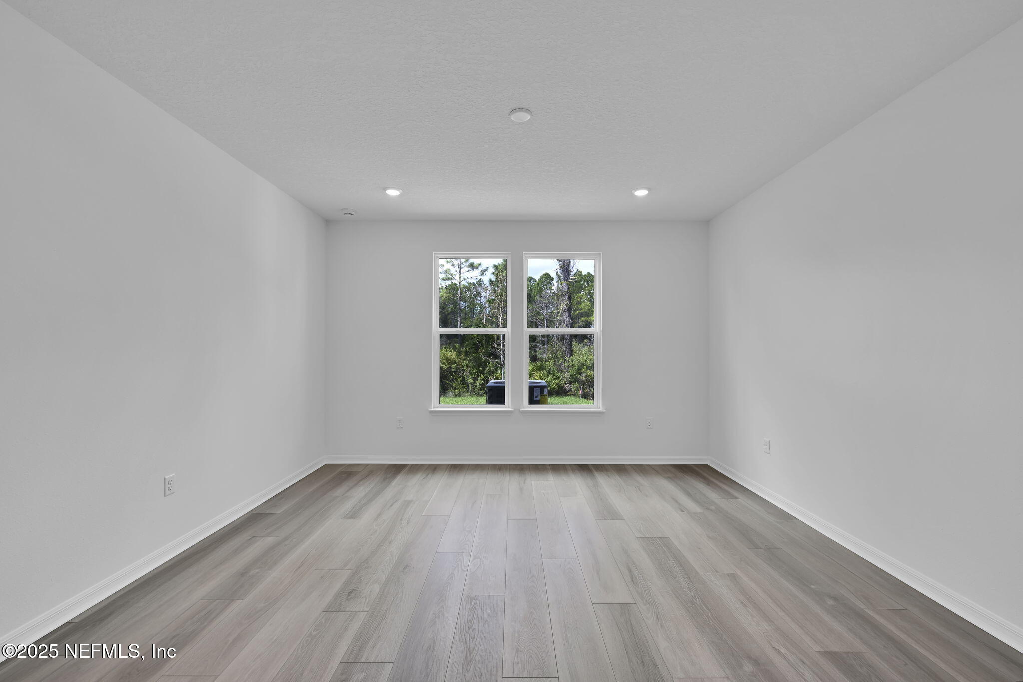 916 CURVED BAY Trail