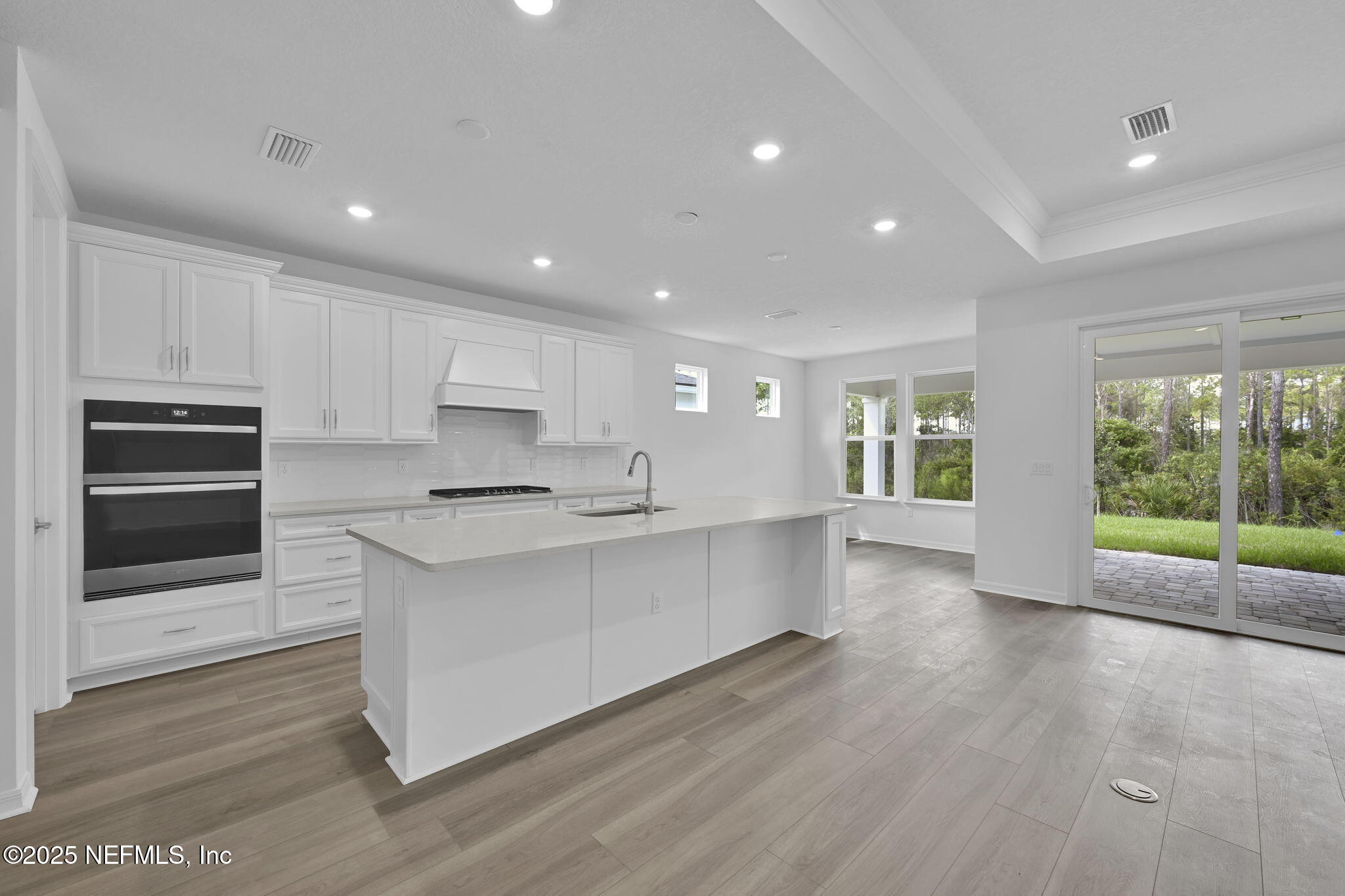 916 CURVED BAY Trail