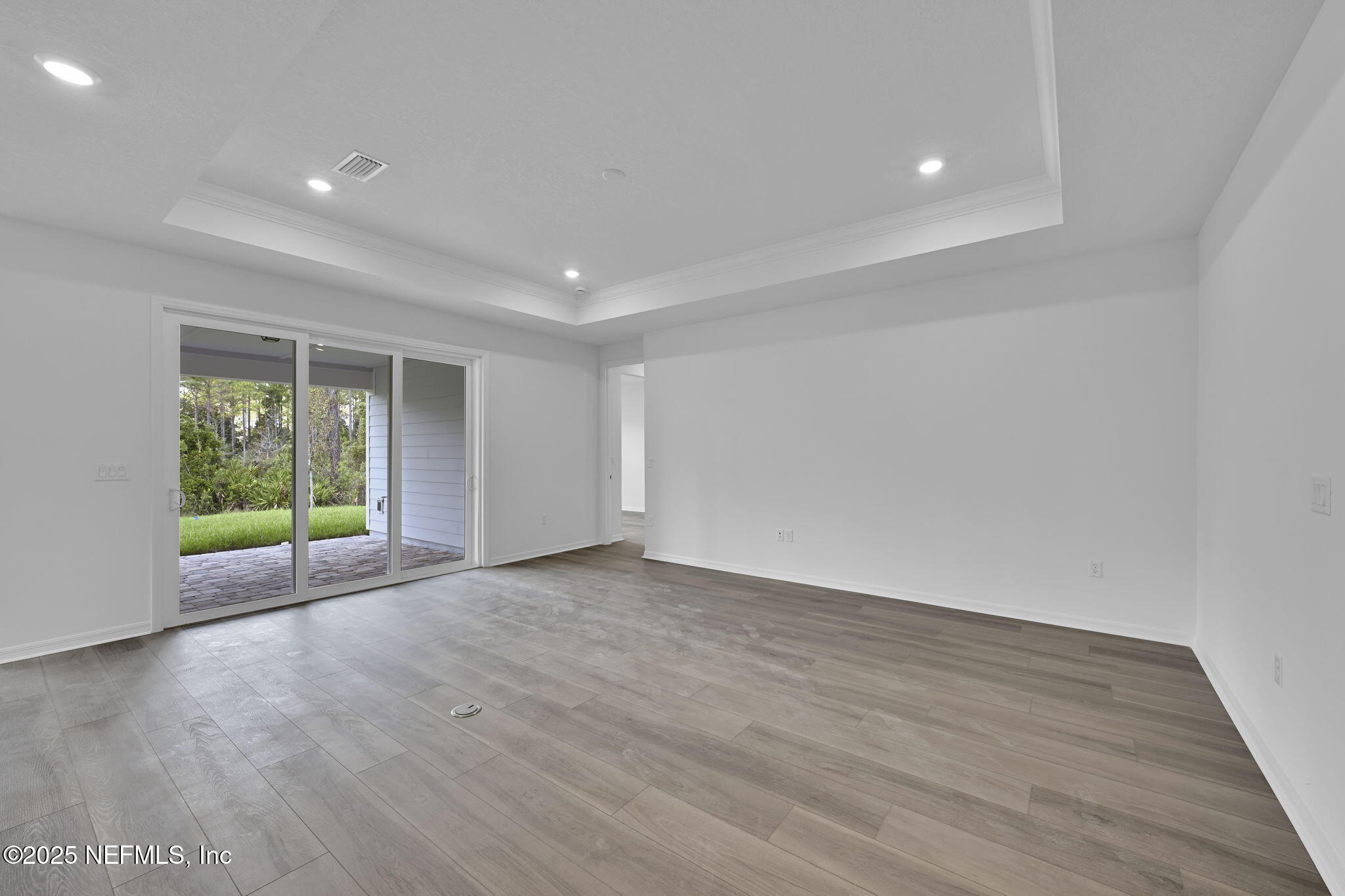 916 CURVED BAY Trail