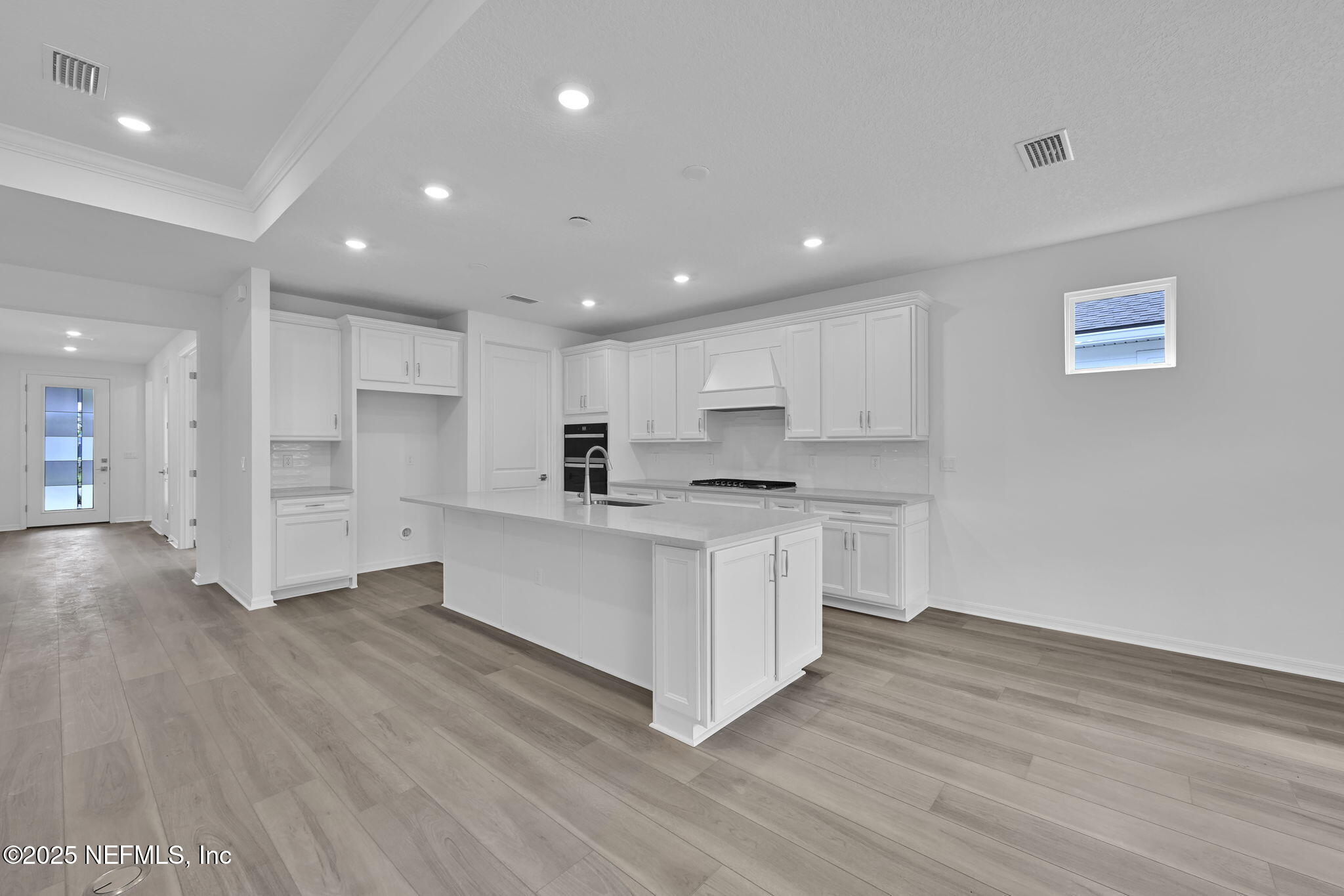 916 CURVED BAY Trail