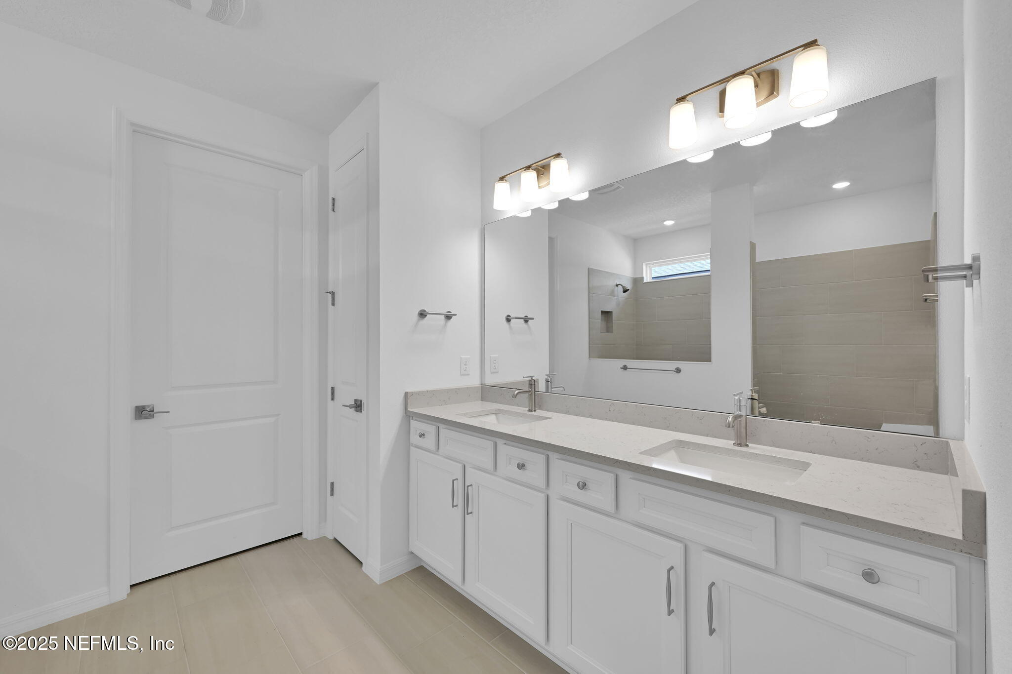 916 CURVED BAY Trail