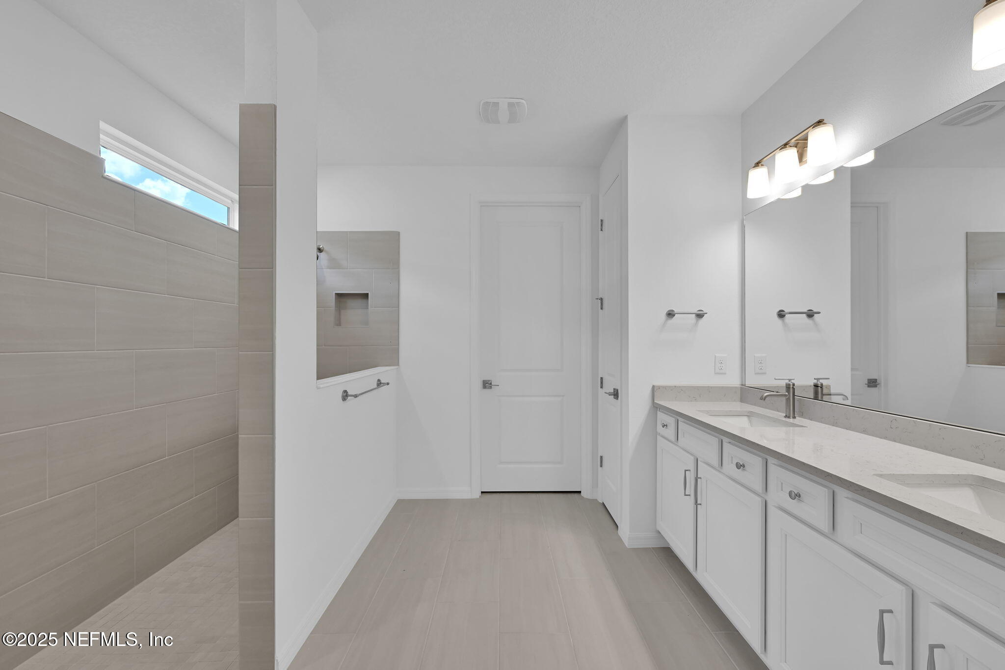 916 CURVED BAY Trail