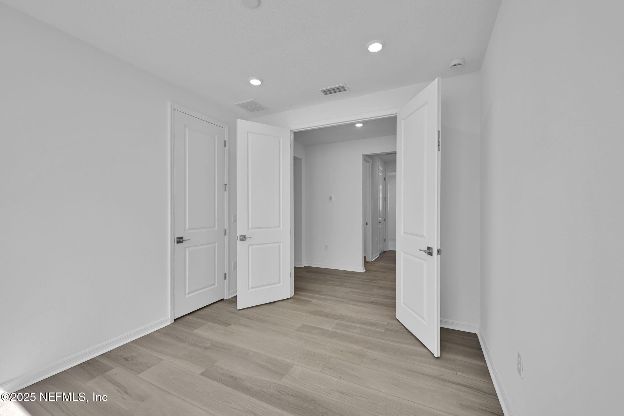 916 CURVED BAY Trail