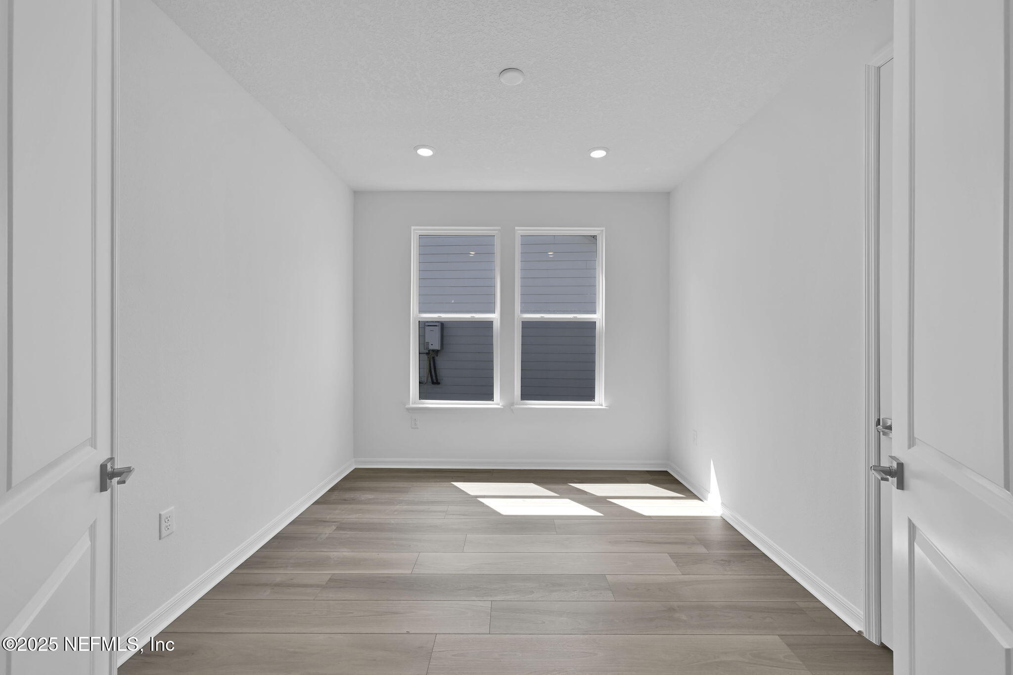 916 CURVED BAY Trail