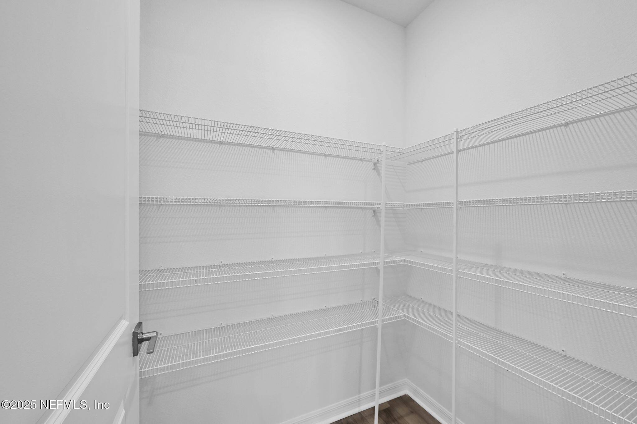 916 CURVED BAY Trail