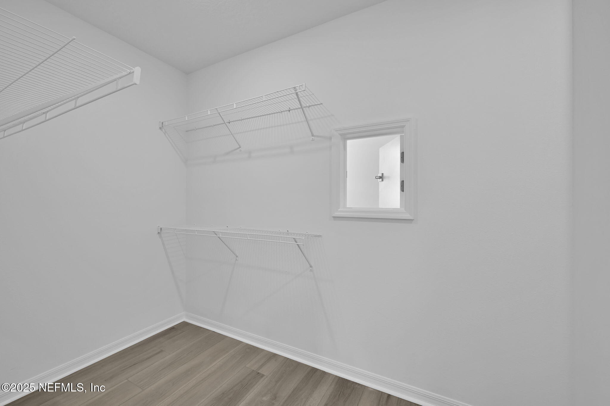 916 CURVED BAY Trail