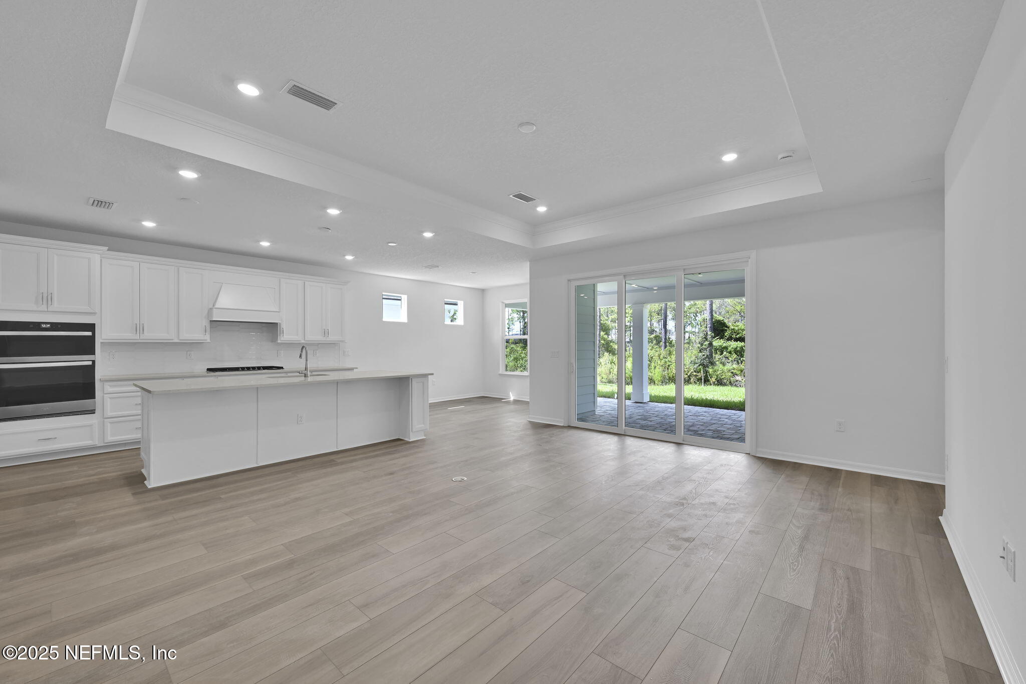 916 CURVED BAY Trail