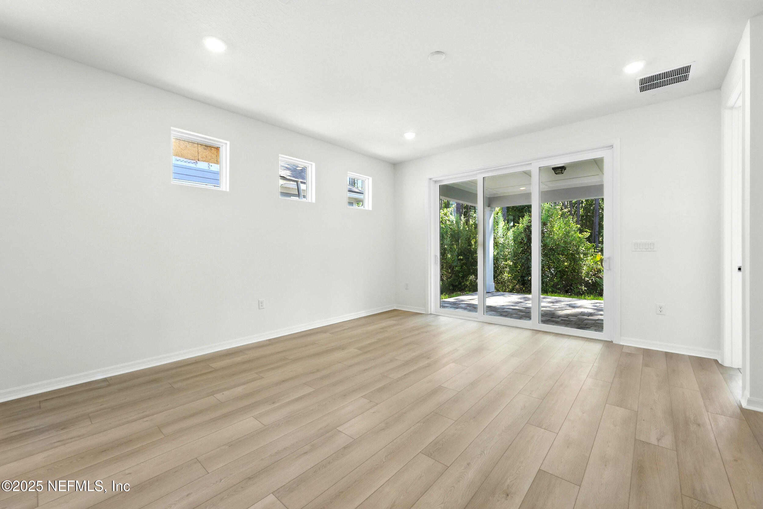 81 GLENHURST Avenue