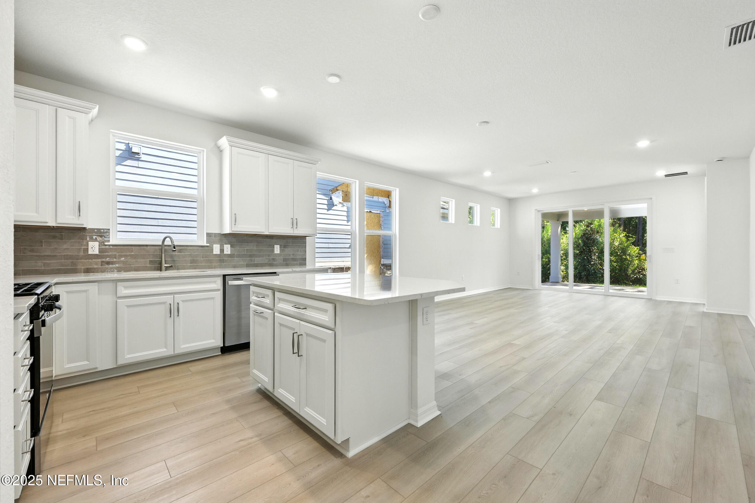 81 GLENHURST Avenue
