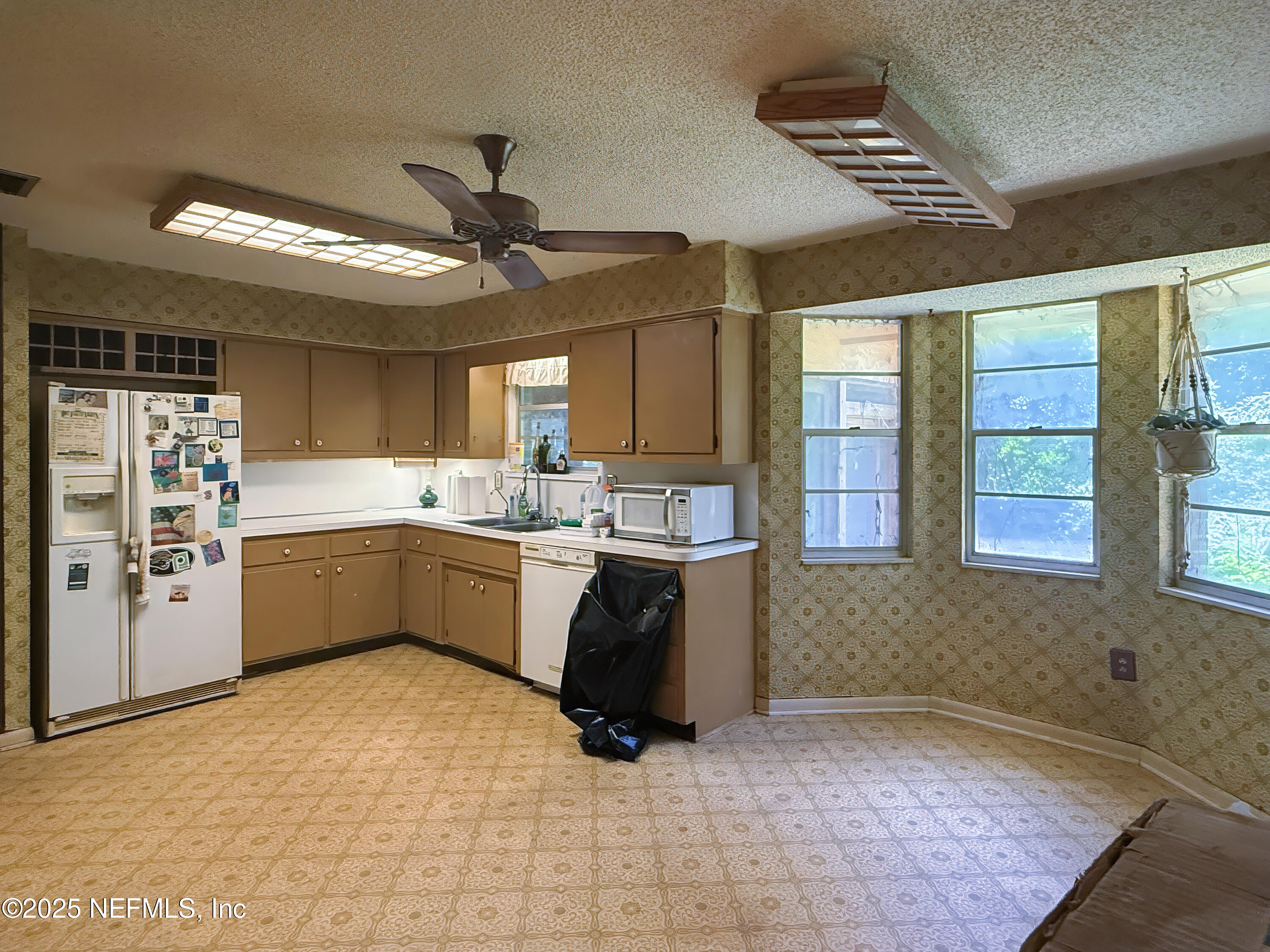 2901 GORDON Street E