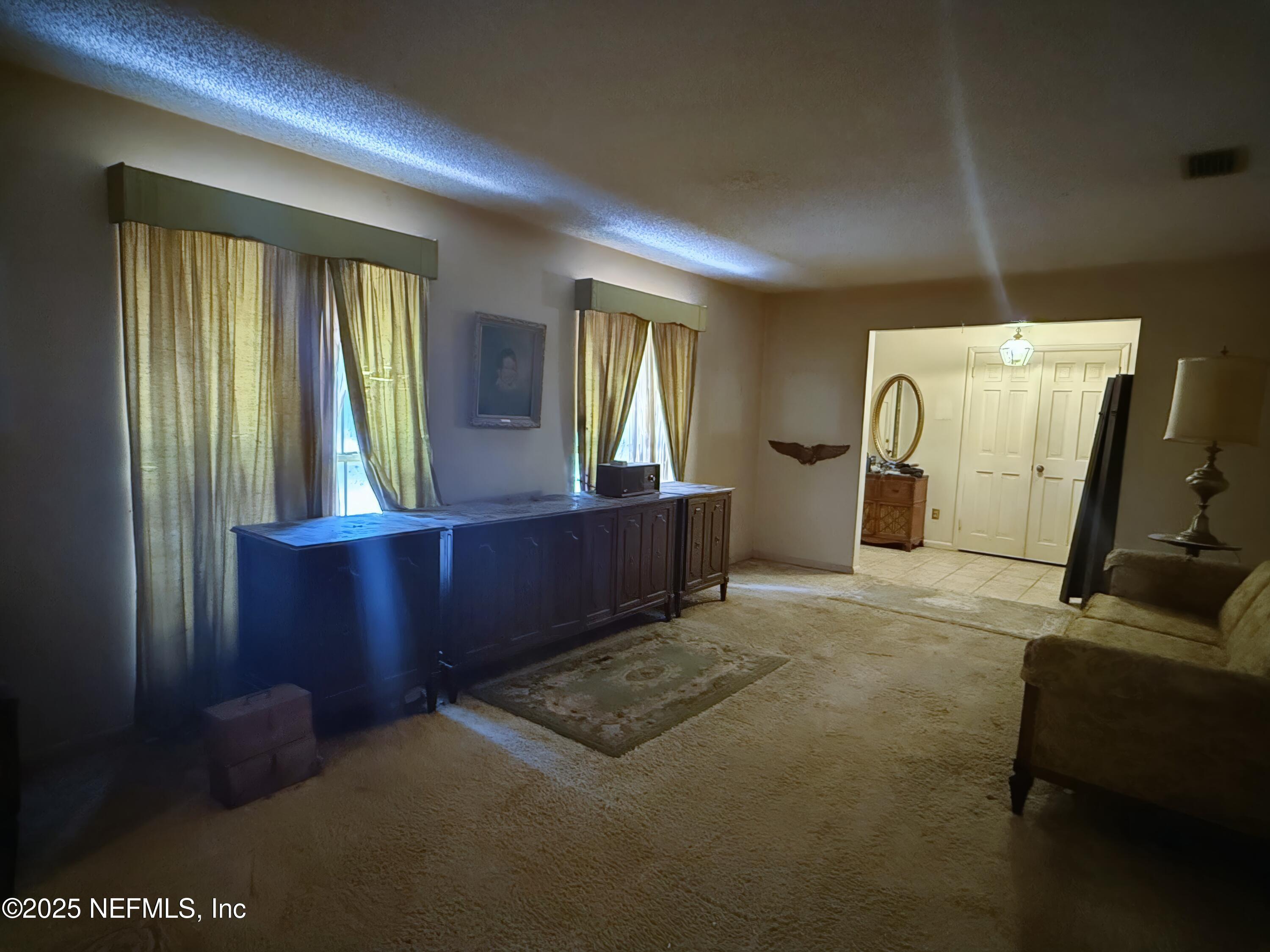 2901 GORDON Street E