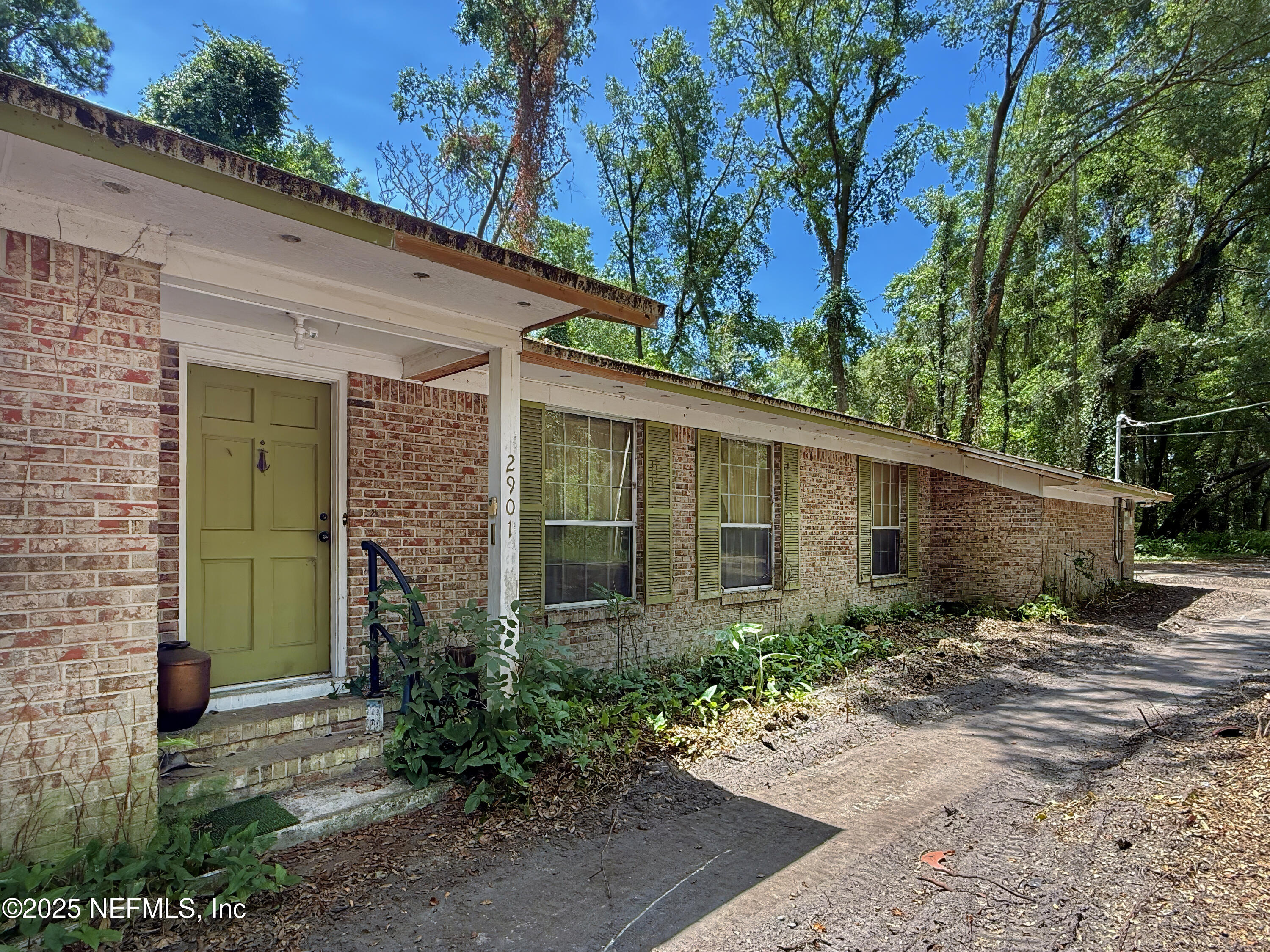 2901 GORDON Street E