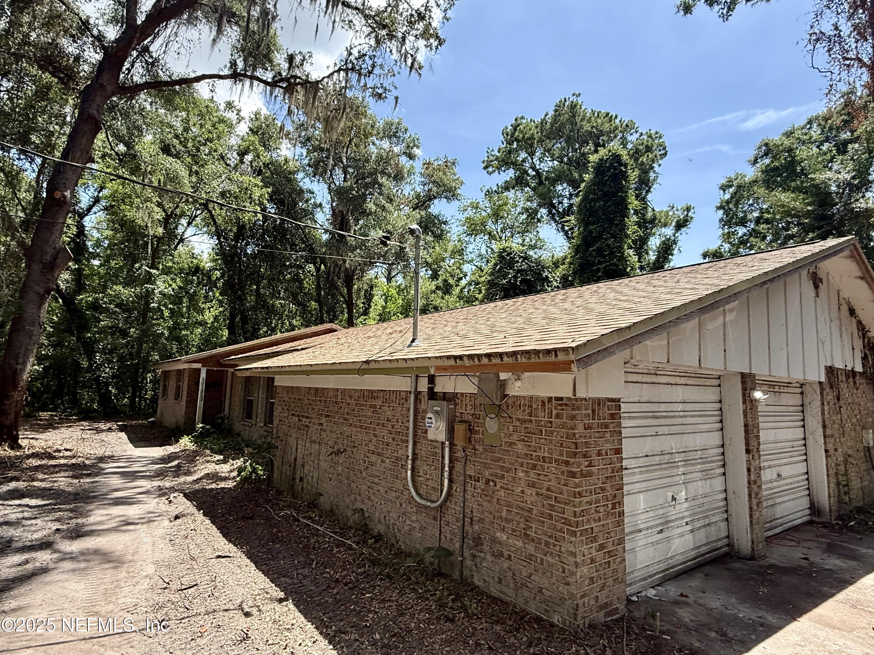 2901 GORDON Street E