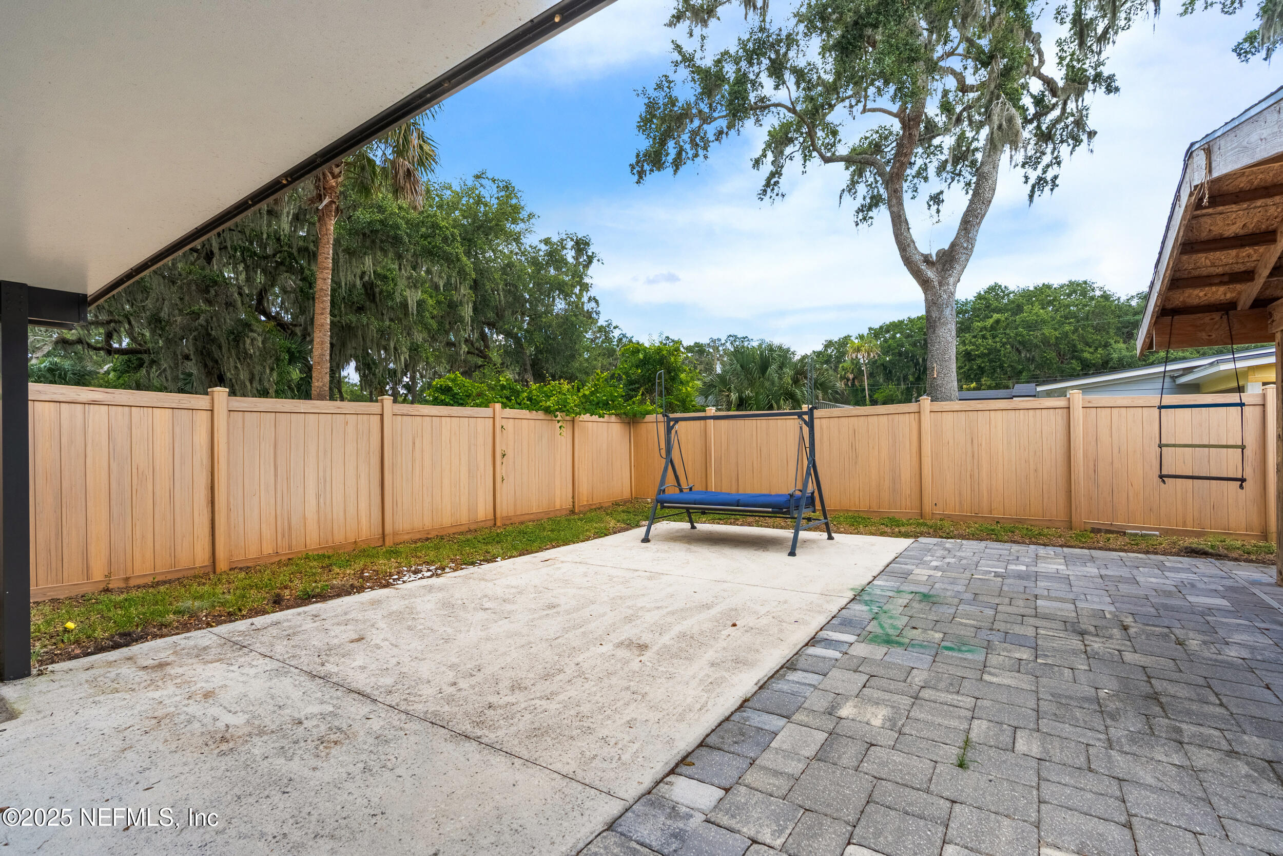 1129 SEBAGO Avenue S