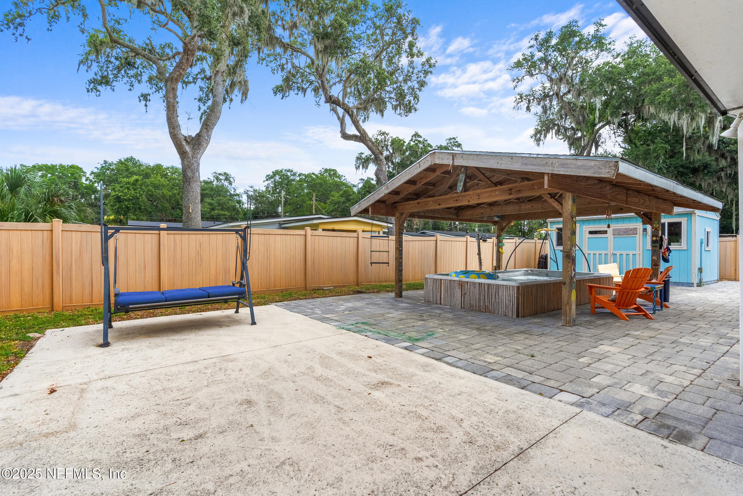 1129 SEBAGO Avenue S