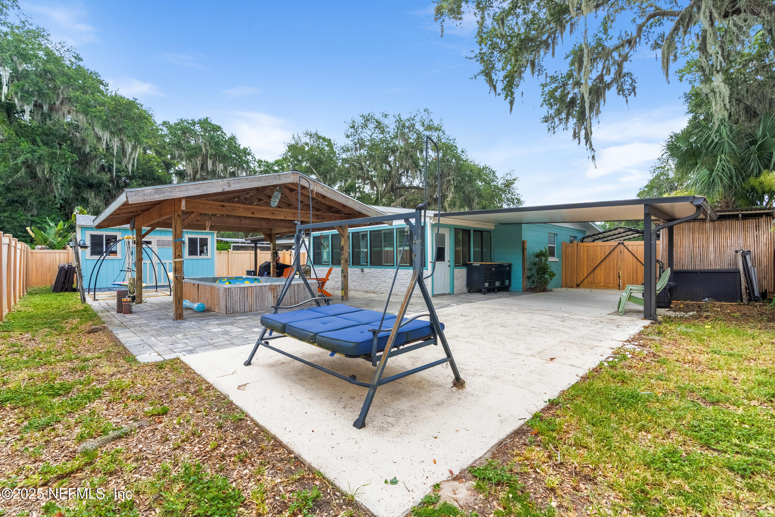 1129 SEBAGO Avenue S