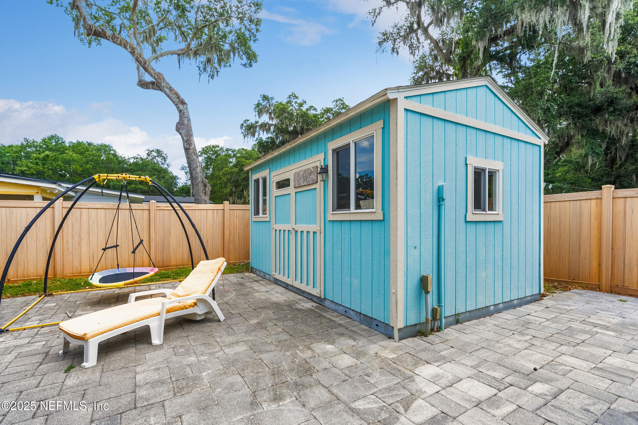 1129 SEBAGO Avenue S