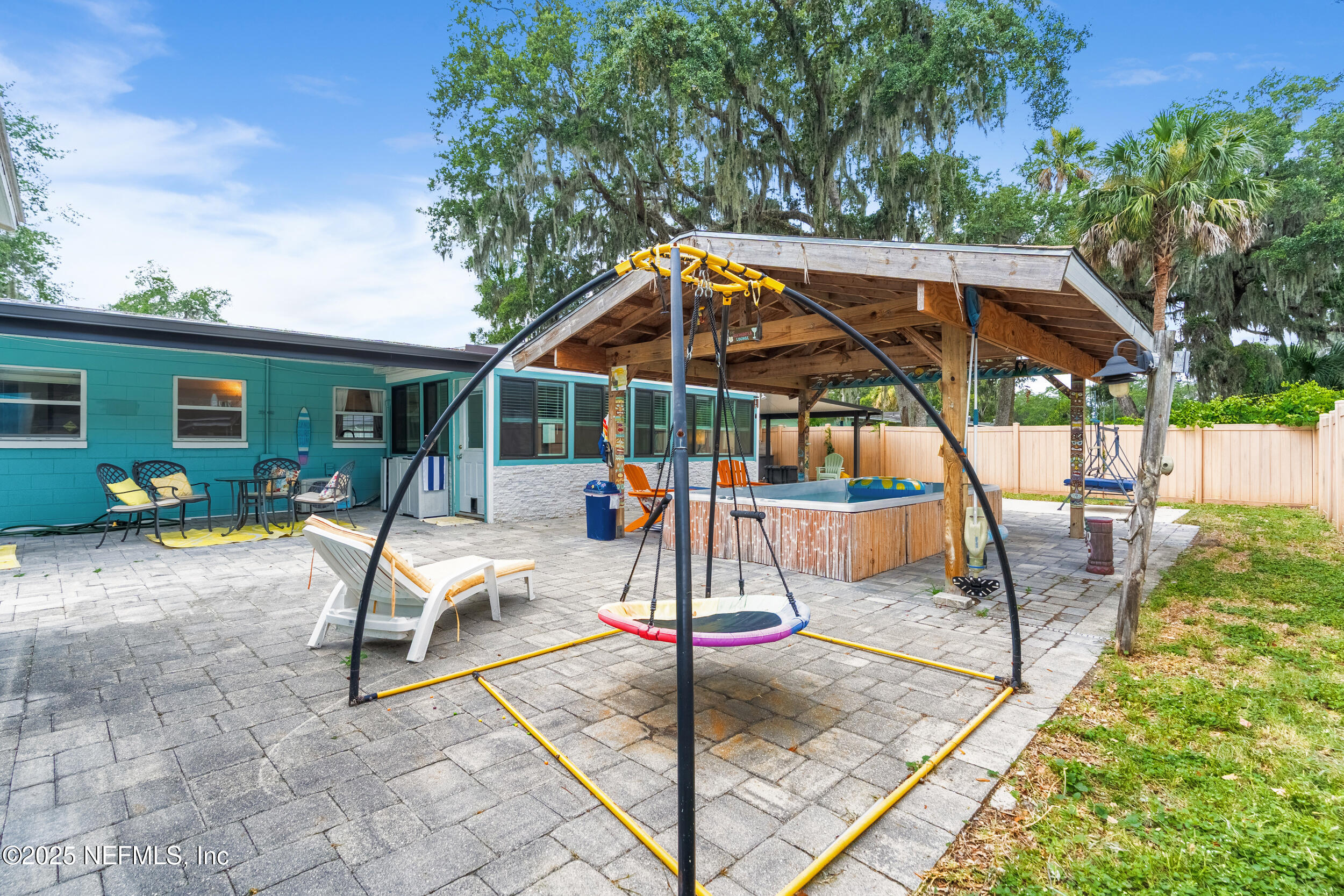 1129 SEBAGO Avenue S