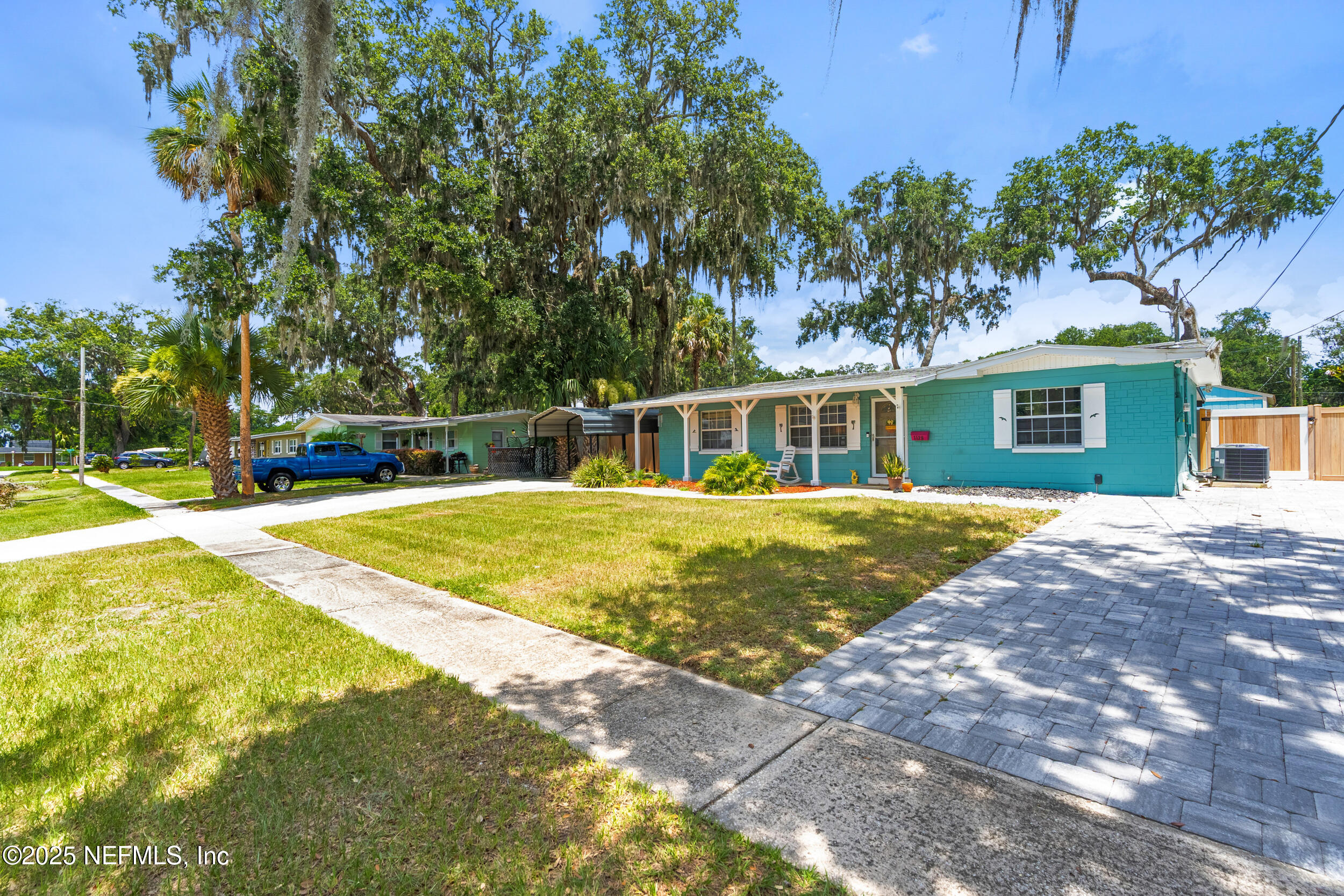 1129 SEBAGO Avenue S