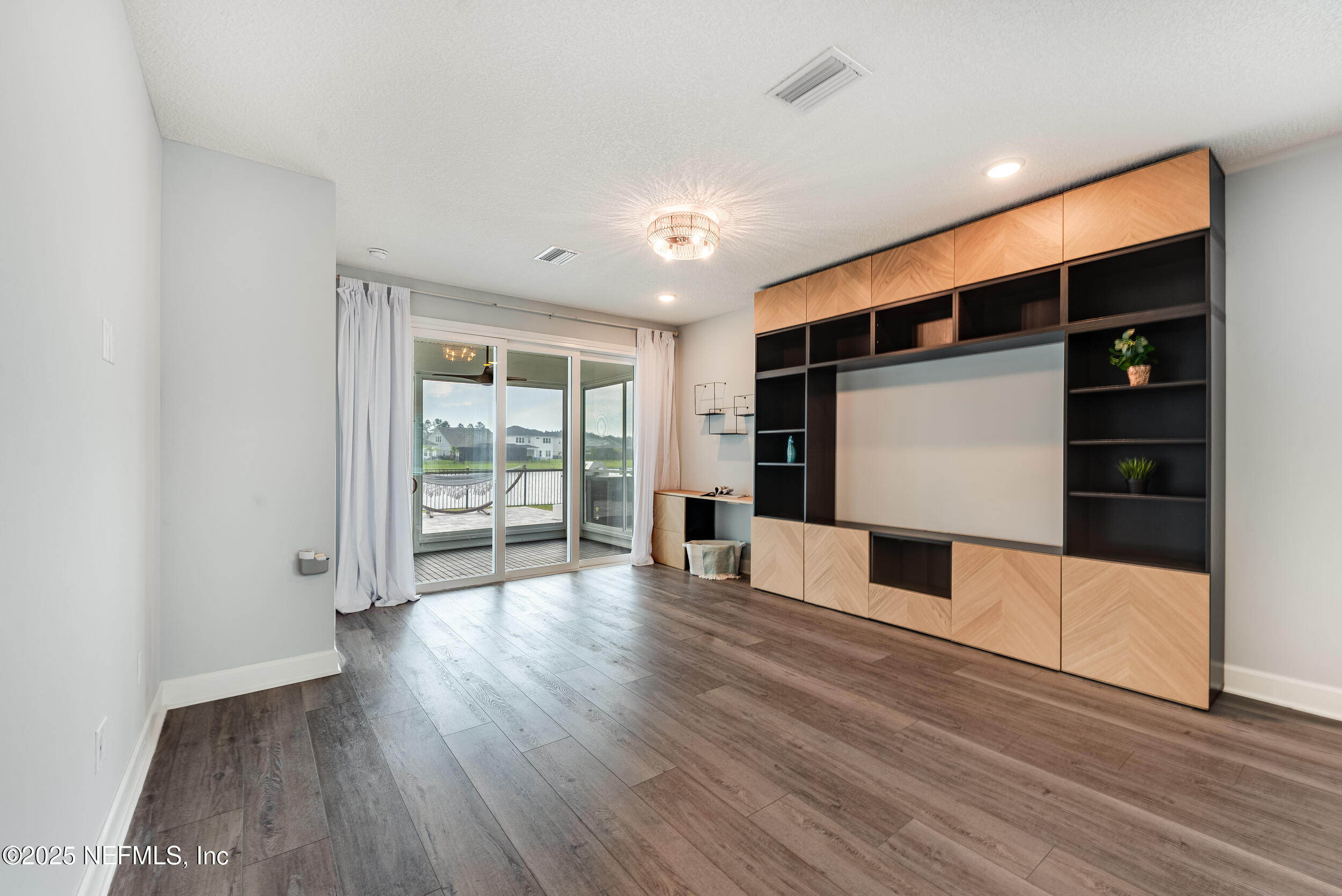 365 SETTLERS LANDING Drive