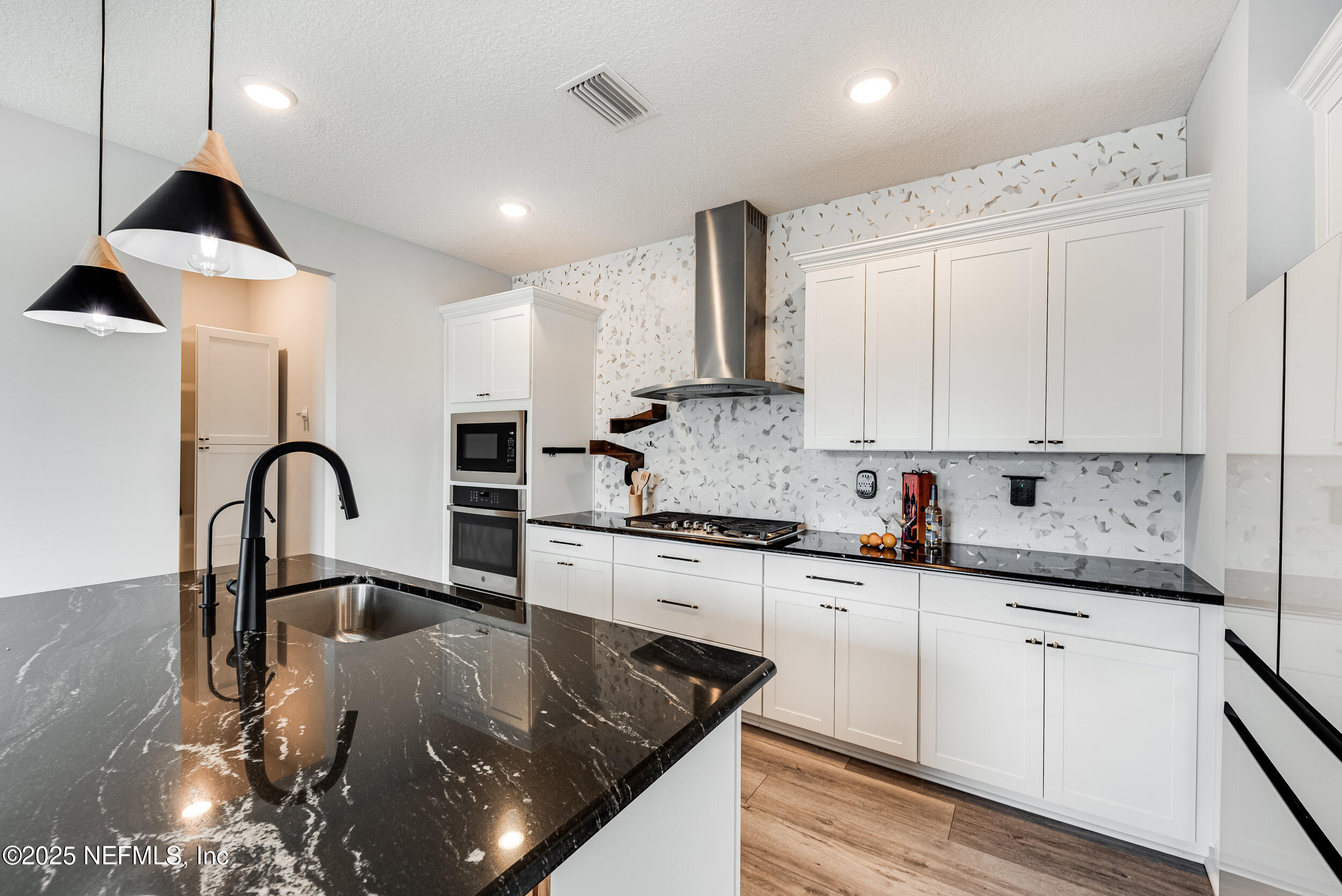 365 SETTLERS LANDING Drive