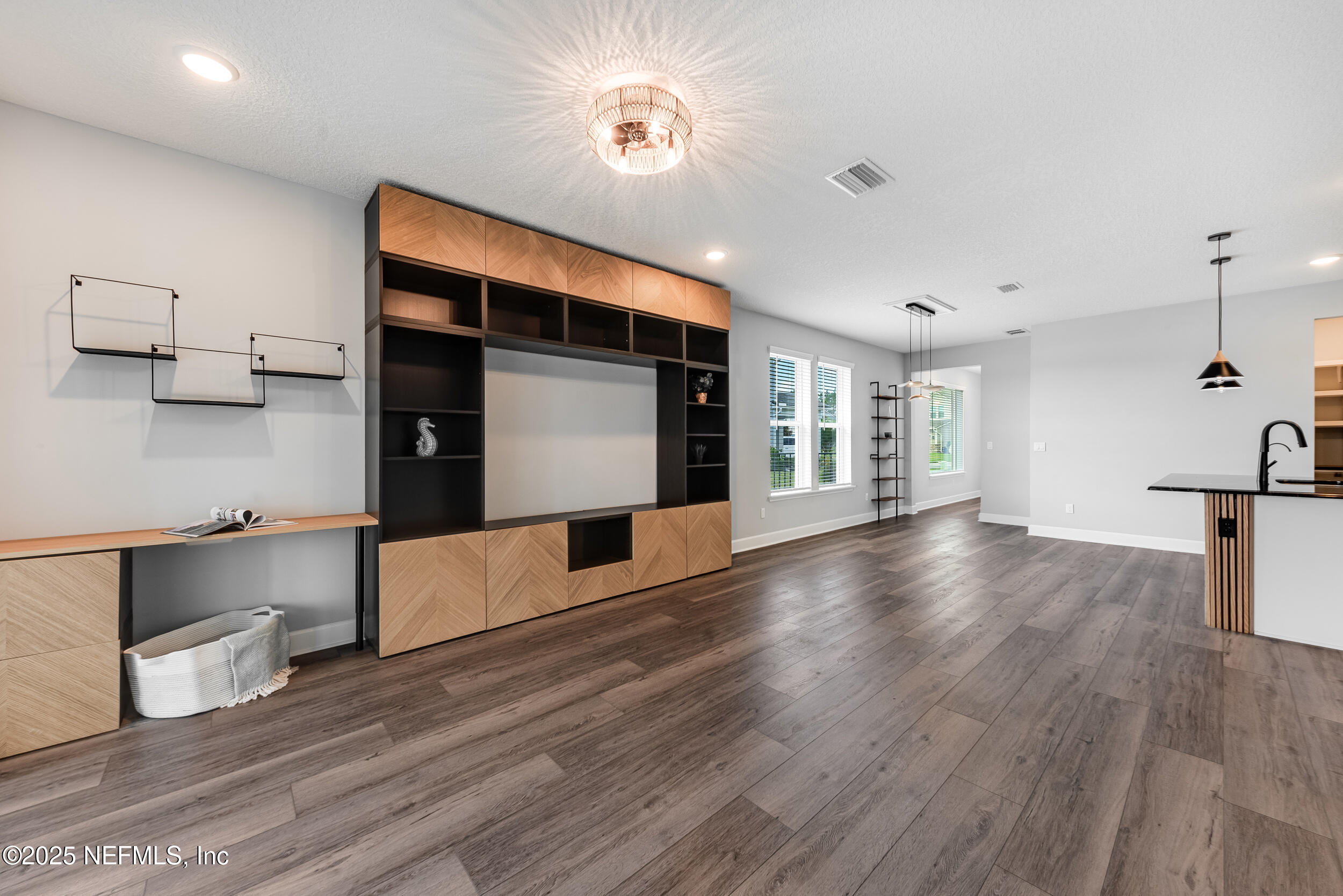 365 SETTLERS LANDING Drive