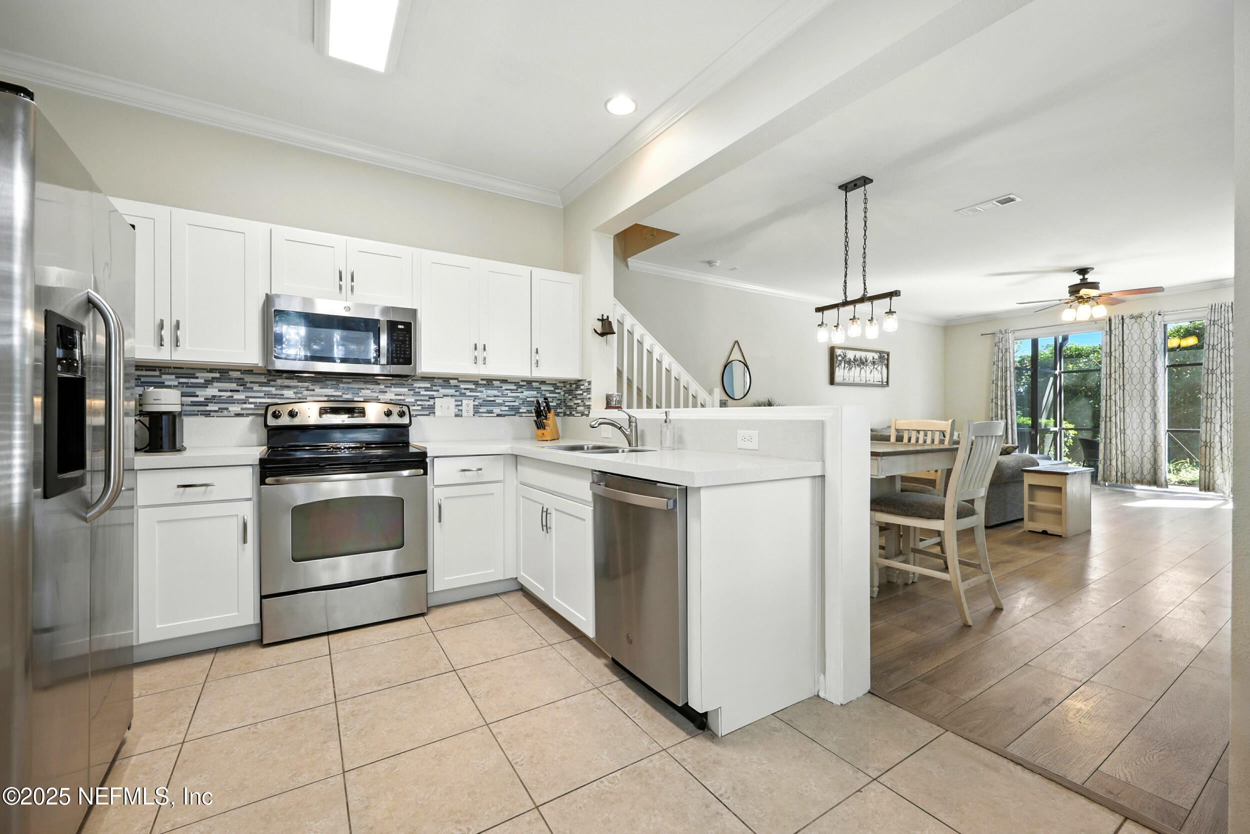 7469 RED CRANE Lane