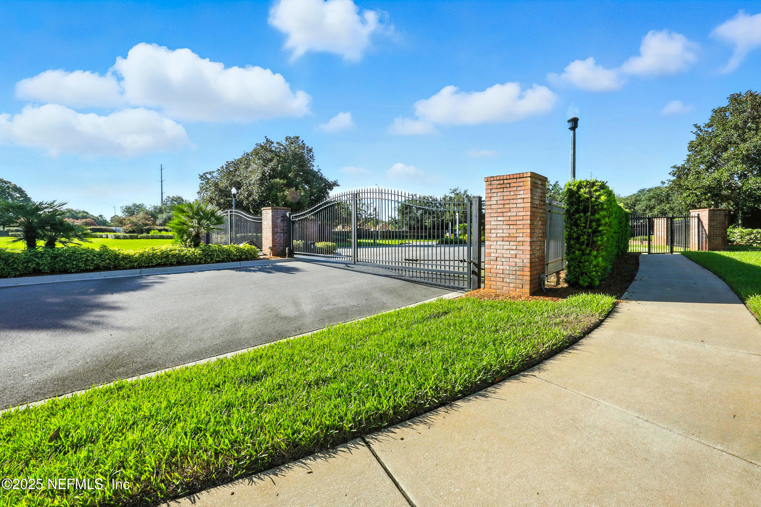 7469 RED CRANE Lane