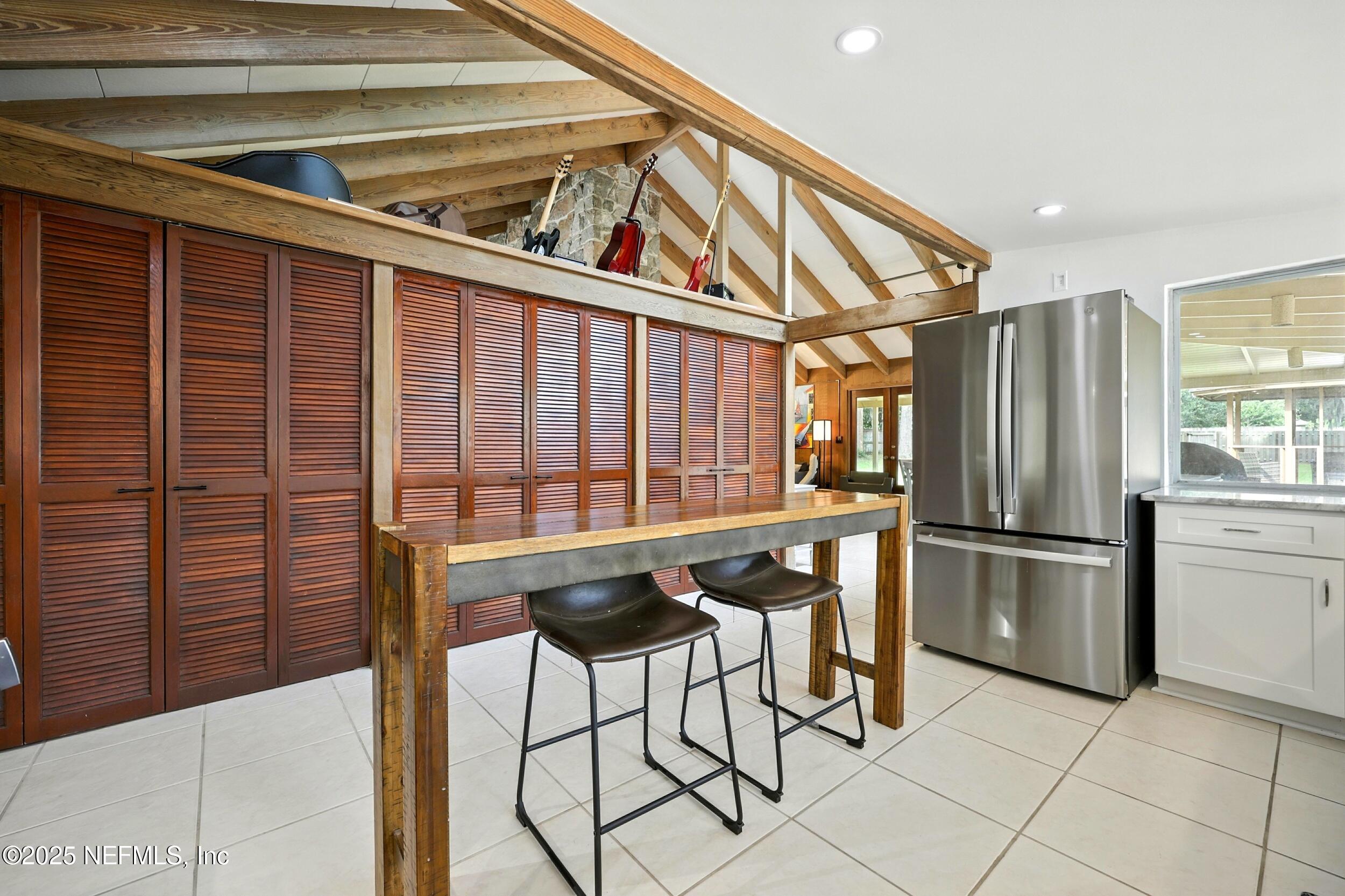 2712 RED FOX Road