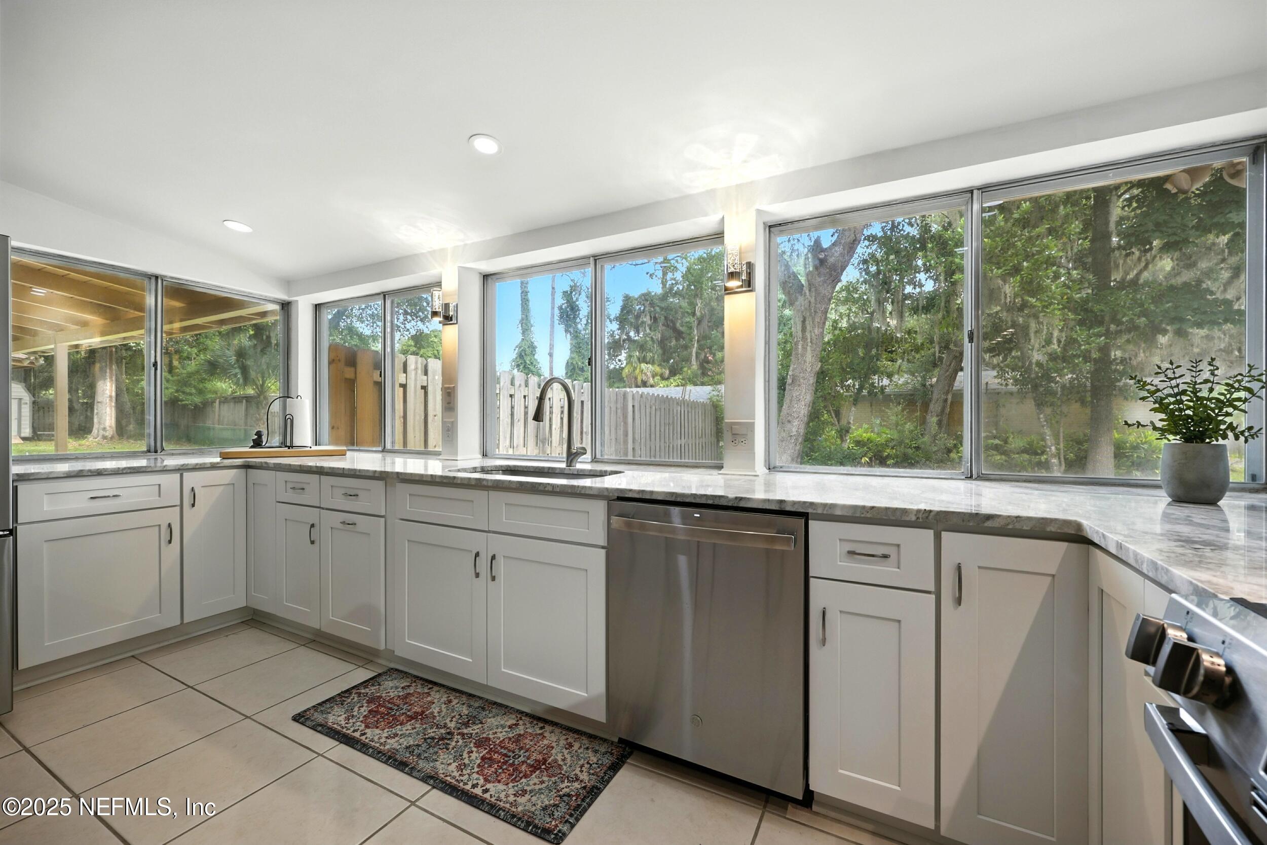 2712 RED FOX Road