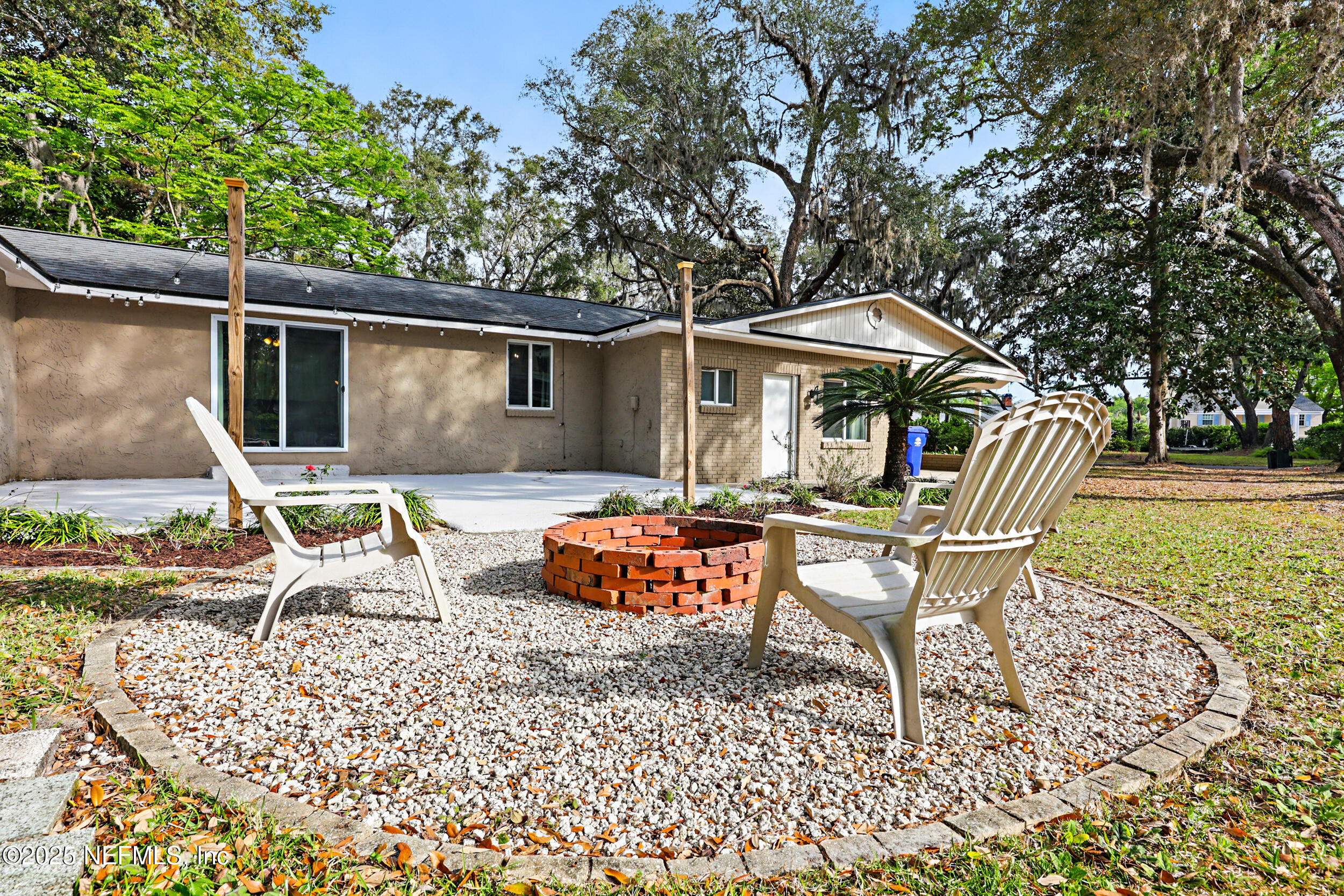 2416 HOLLY POINT Road E