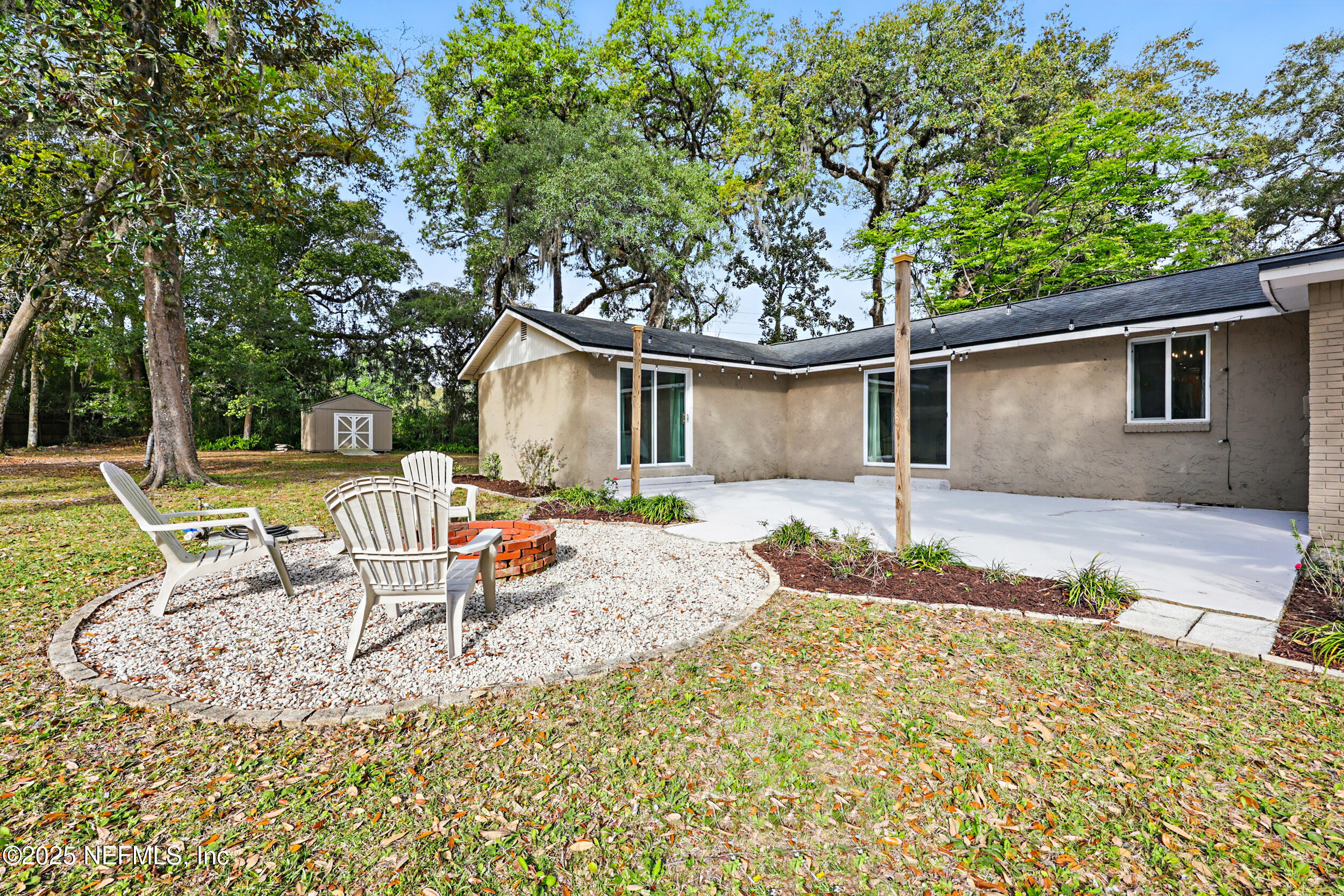 2416 HOLLY POINT Road E
