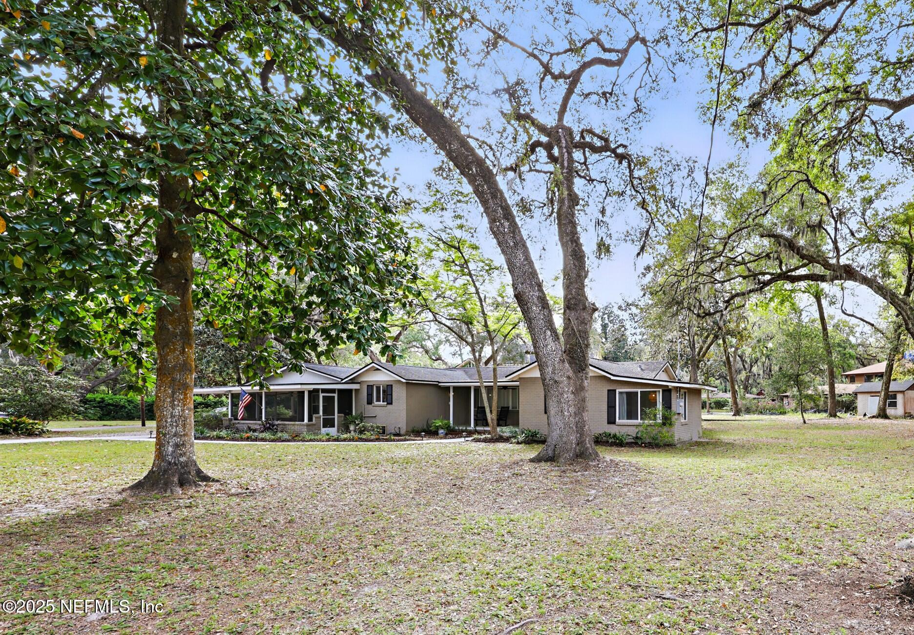 2416 HOLLY POINT Road E